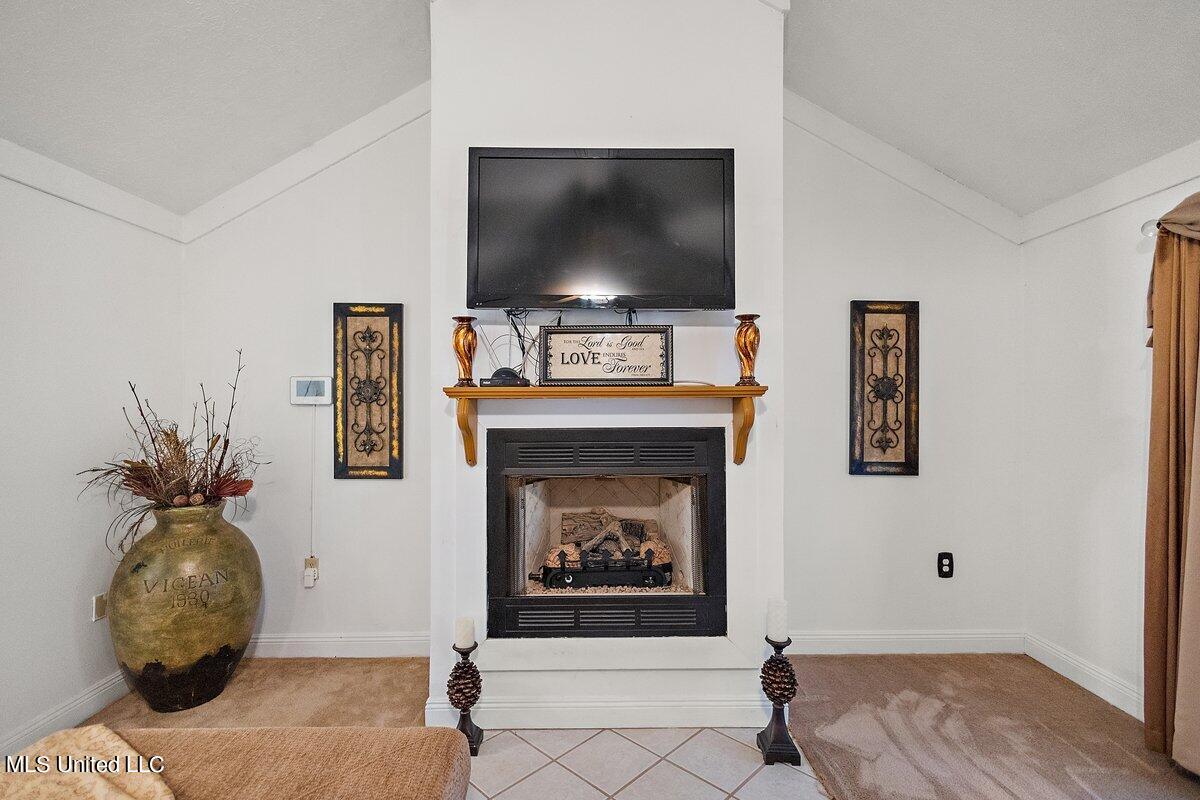 1085 Thomas Drive Property Photo 7
