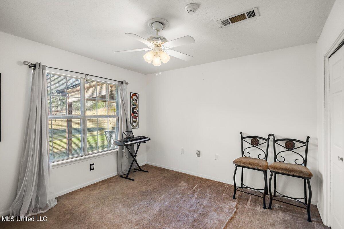 1085 Thomas Drive Property Photo 12