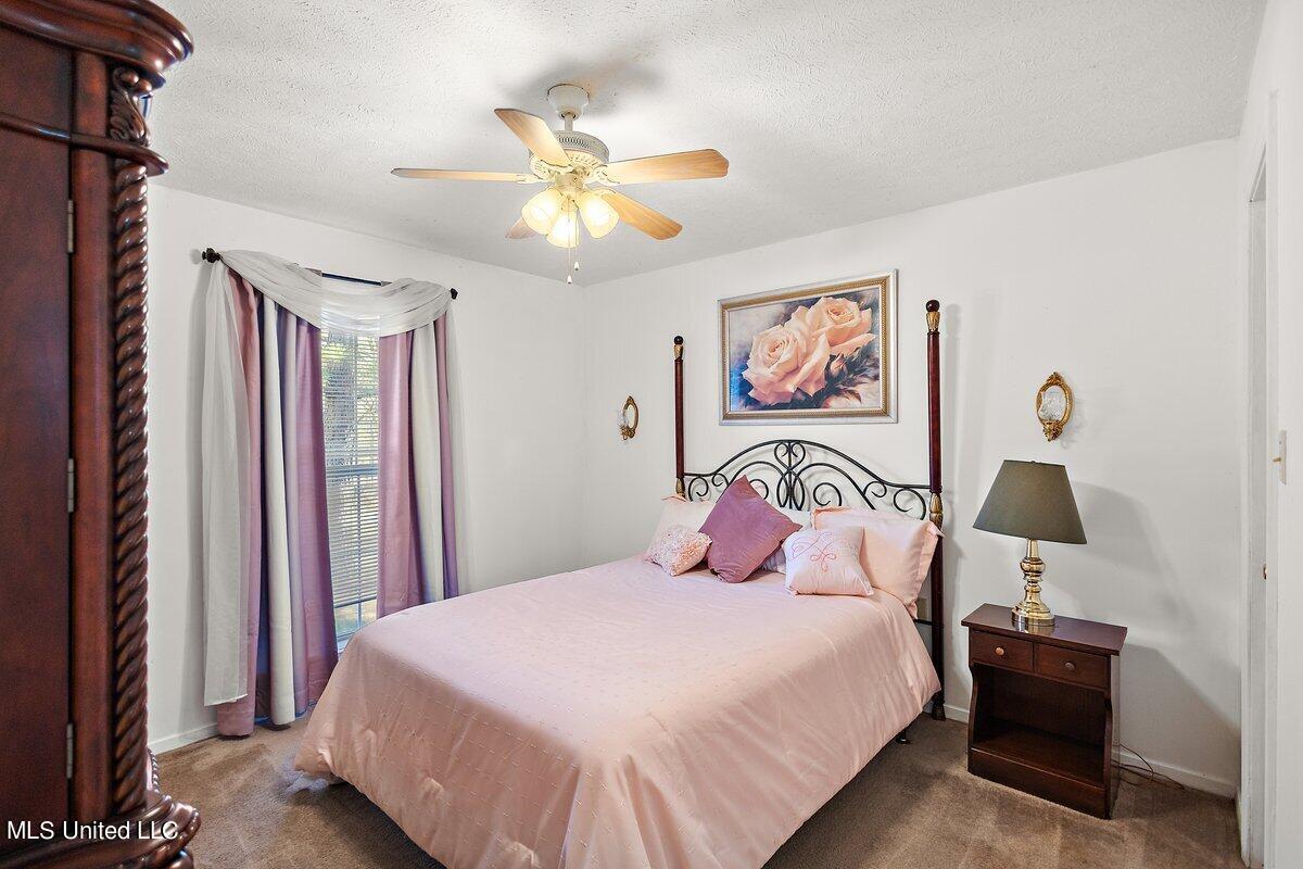 1085 Thomas Drive Property Photo 15