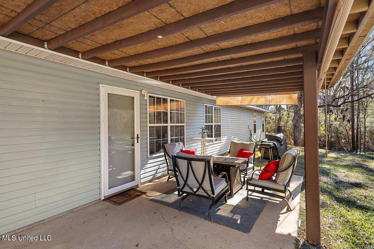 1085 Thomas Drive Property Photo 17