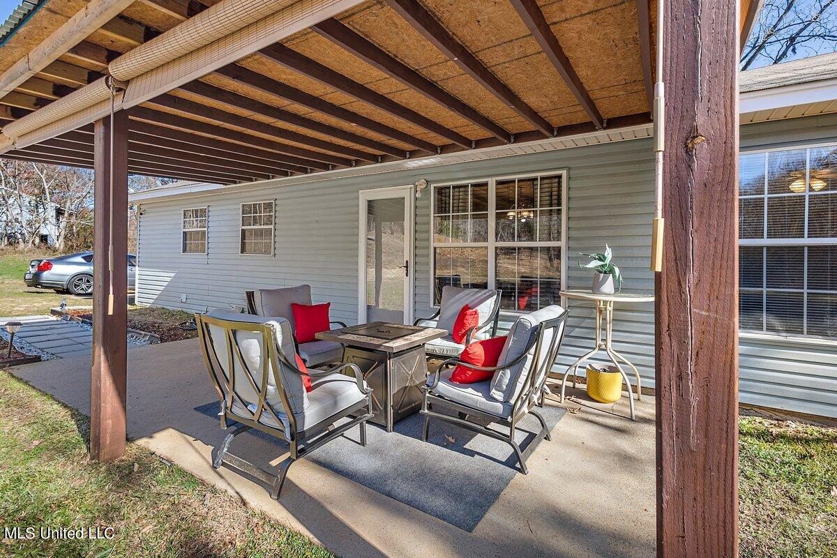 1085 Thomas Drive Property Photo 18