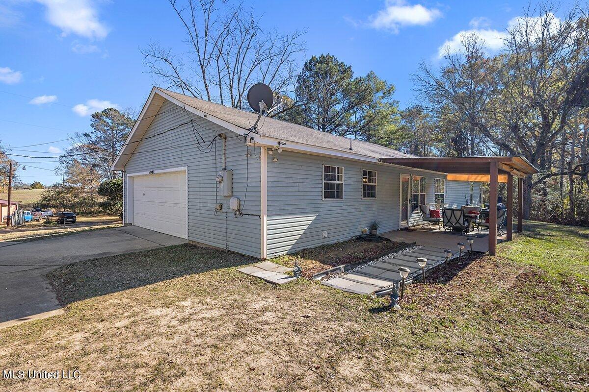 1085 Thomas Drive Property Photo 19