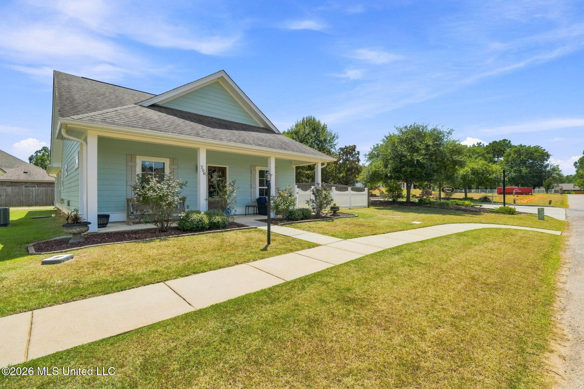 208 Legacy Boulevard Property Photo 3