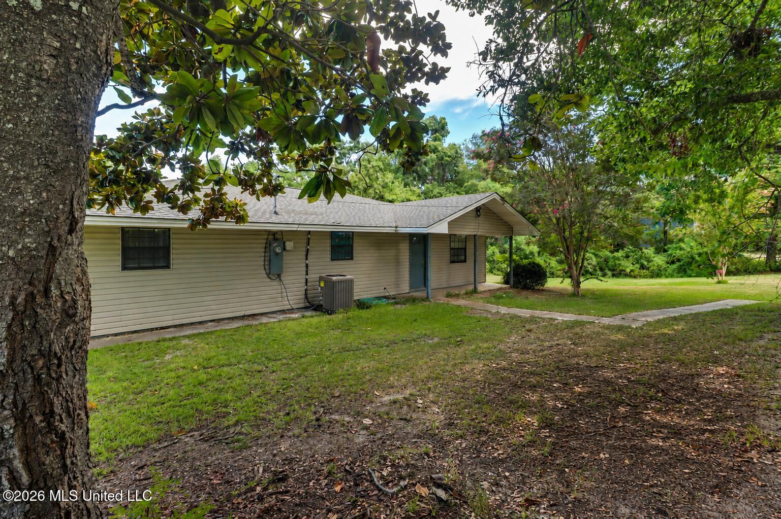 101 Saint Charles Avenue Property Photo 1
