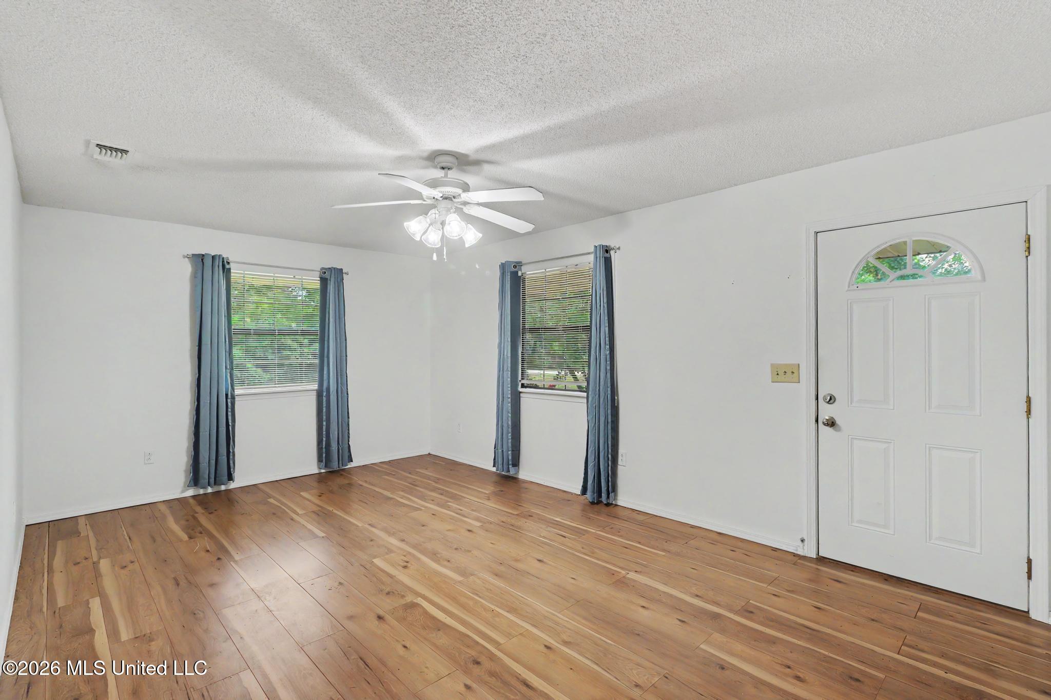 101 Saint Charles Avenue Property Photo 3