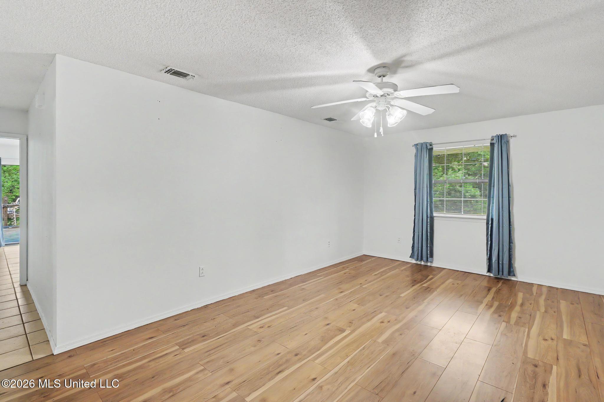 101 Saint Charles Avenue Property Photo 4