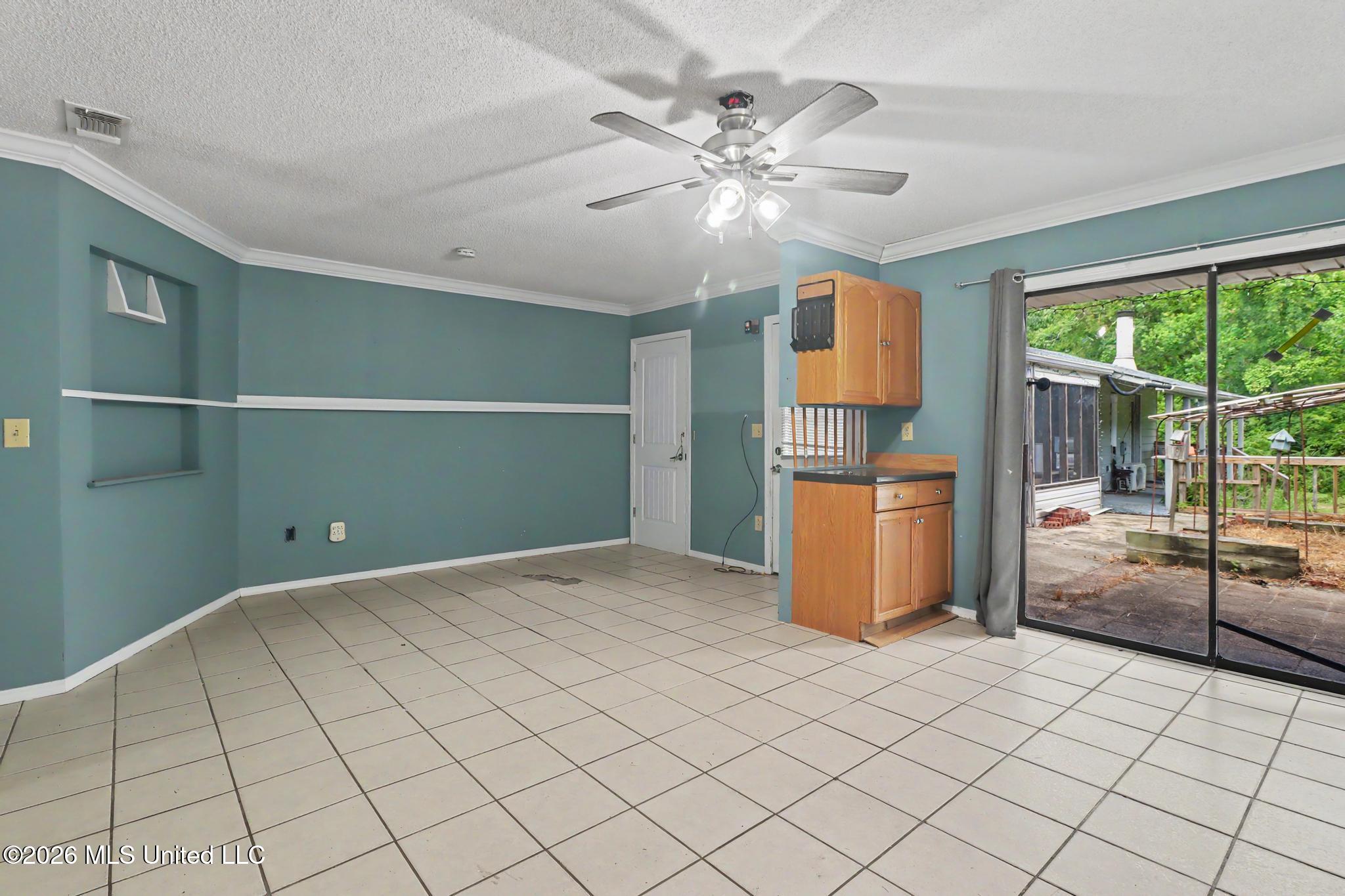 101 Saint Charles Avenue Property Photo 6