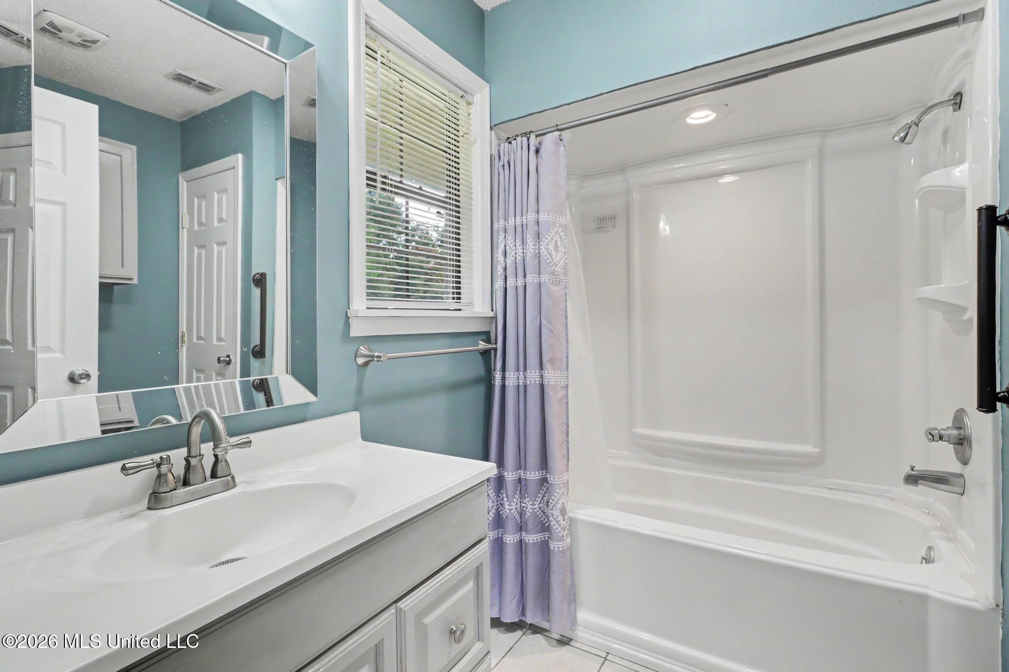 101 Saint Charles Avenue Property Photo 9