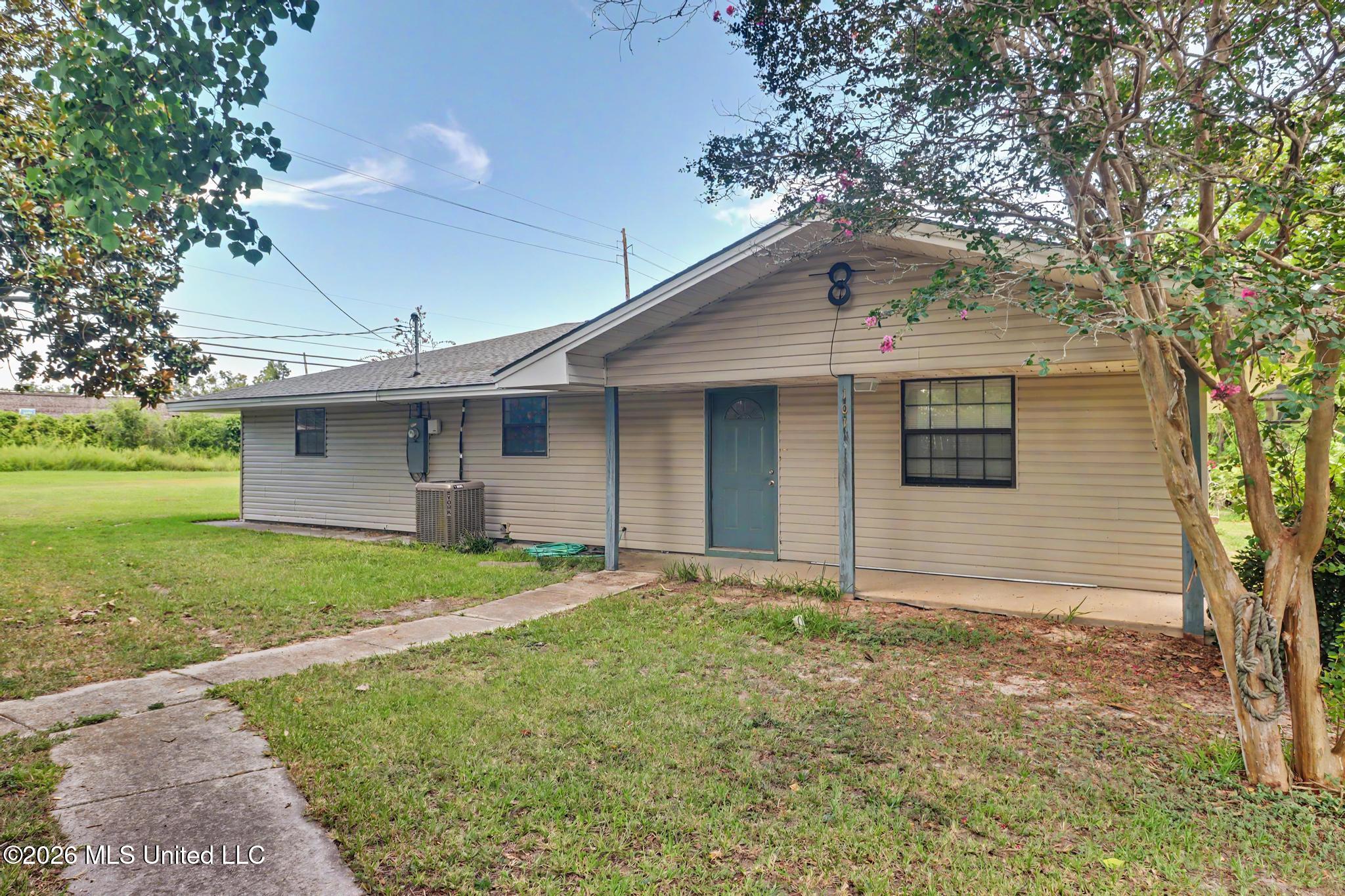 101 Saint Charles Avenue Property Photo 15