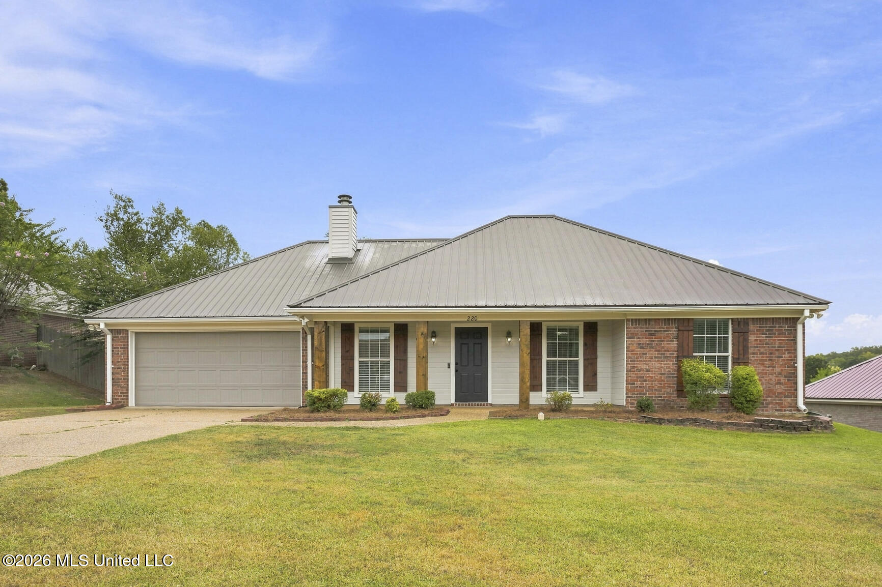 220 Shadow Creek Drive Property Photo 1