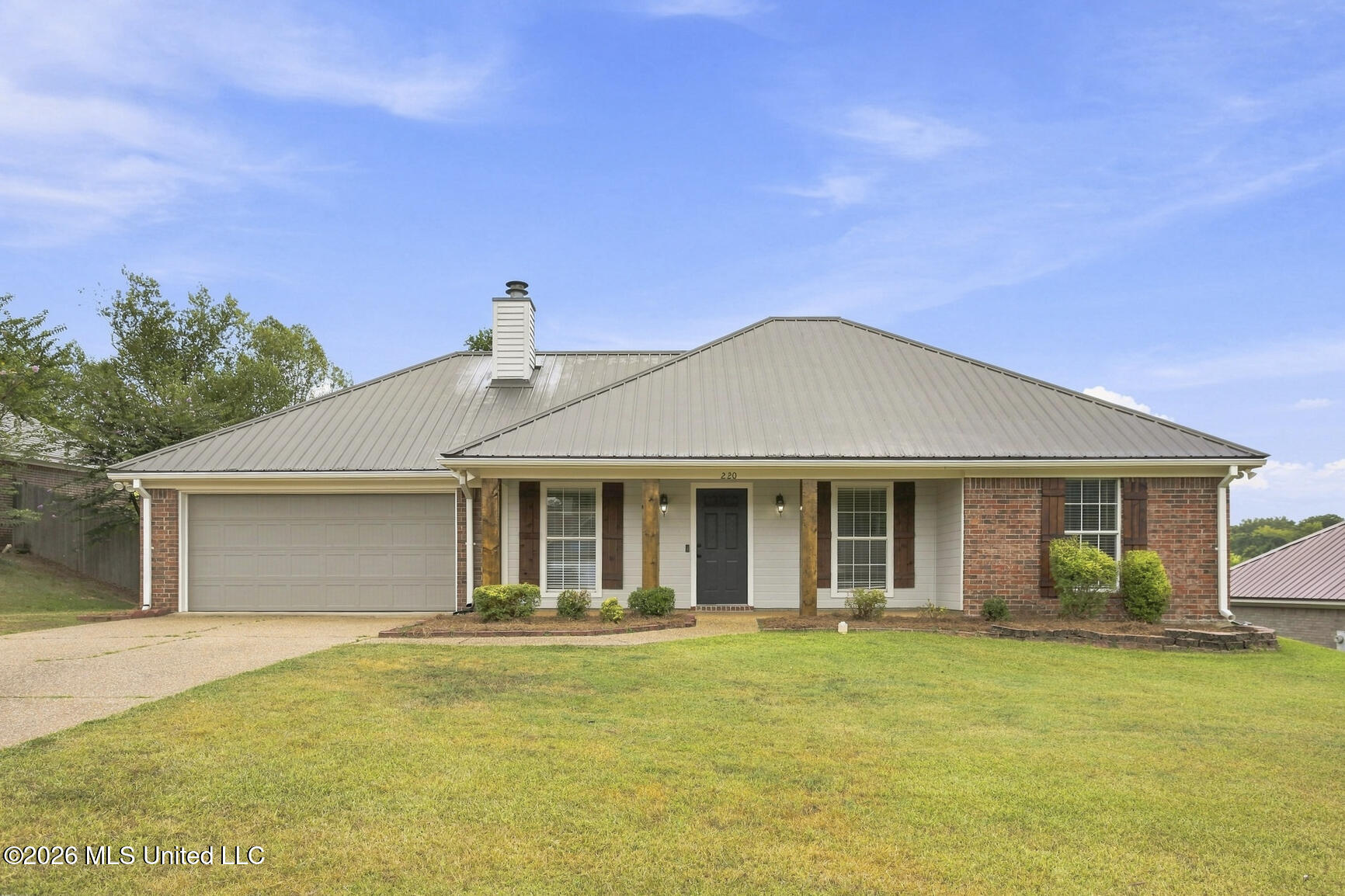 220 Shadow Creek Drive Property Photo 2