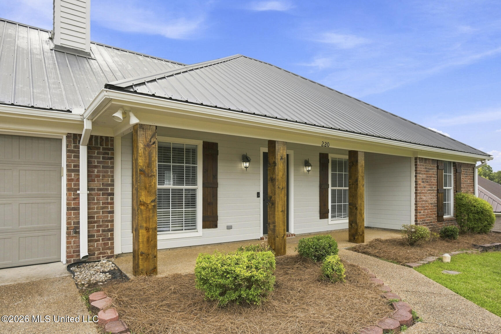 220 Shadow Creek Drive Property Photo 3