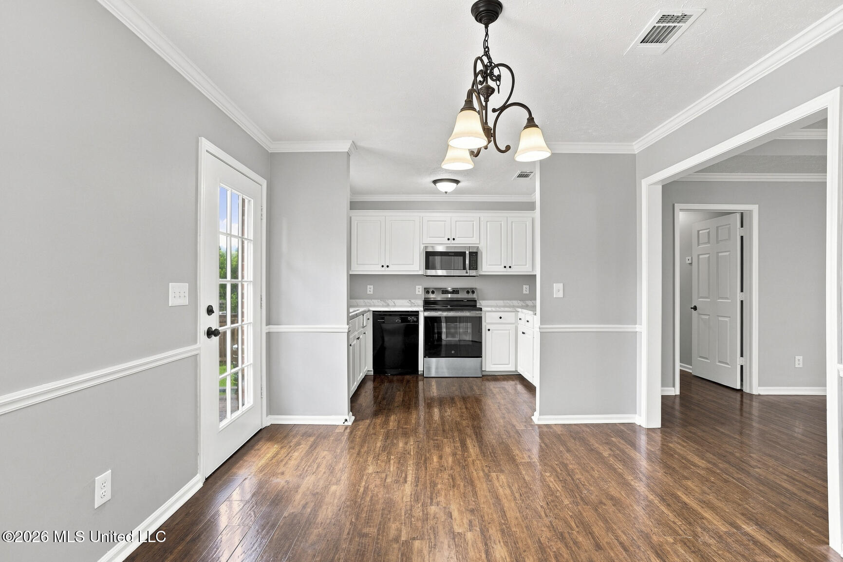 220 Shadow Creek Drive Property Photo 10