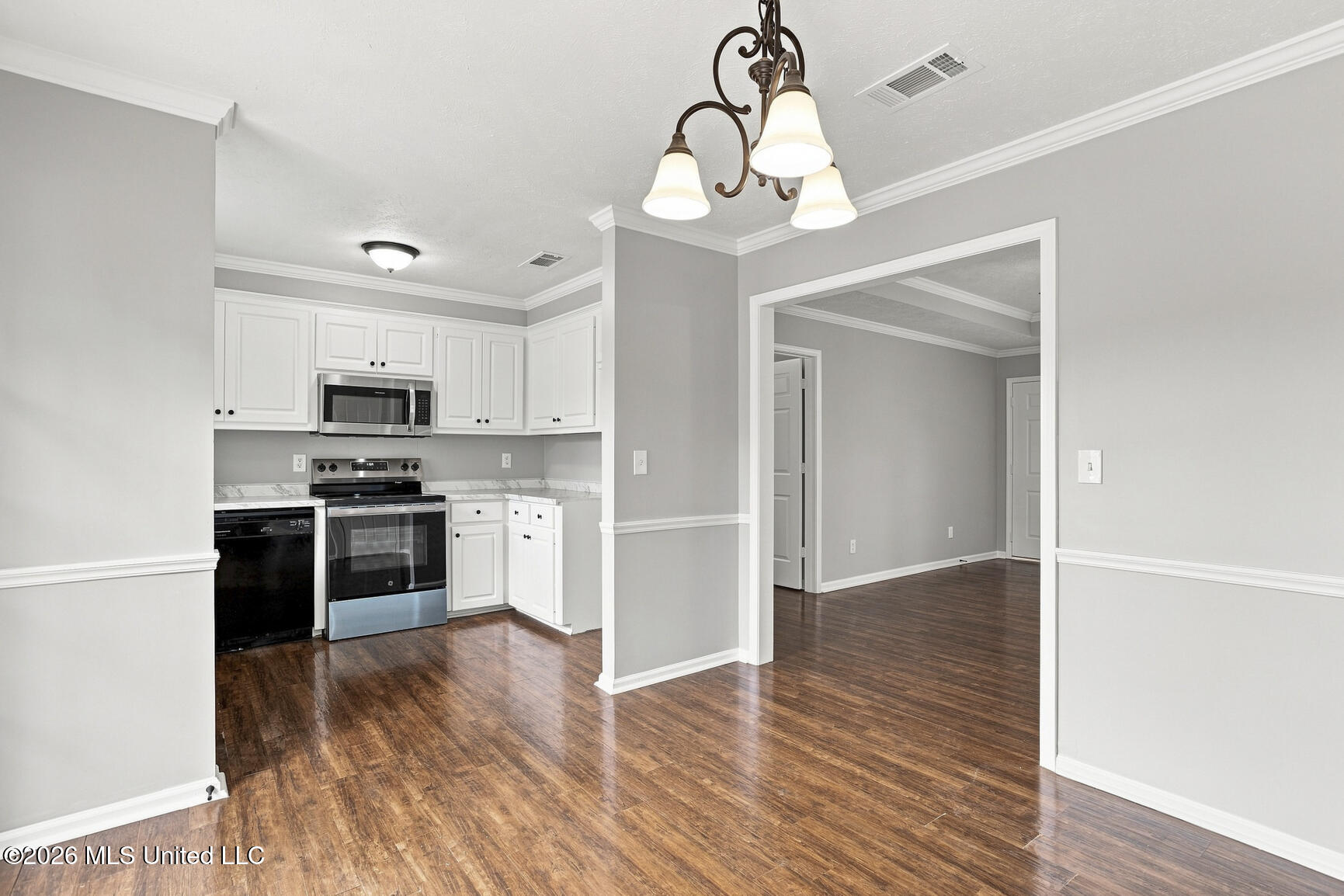 220 Shadow Creek Drive Property Photo 11