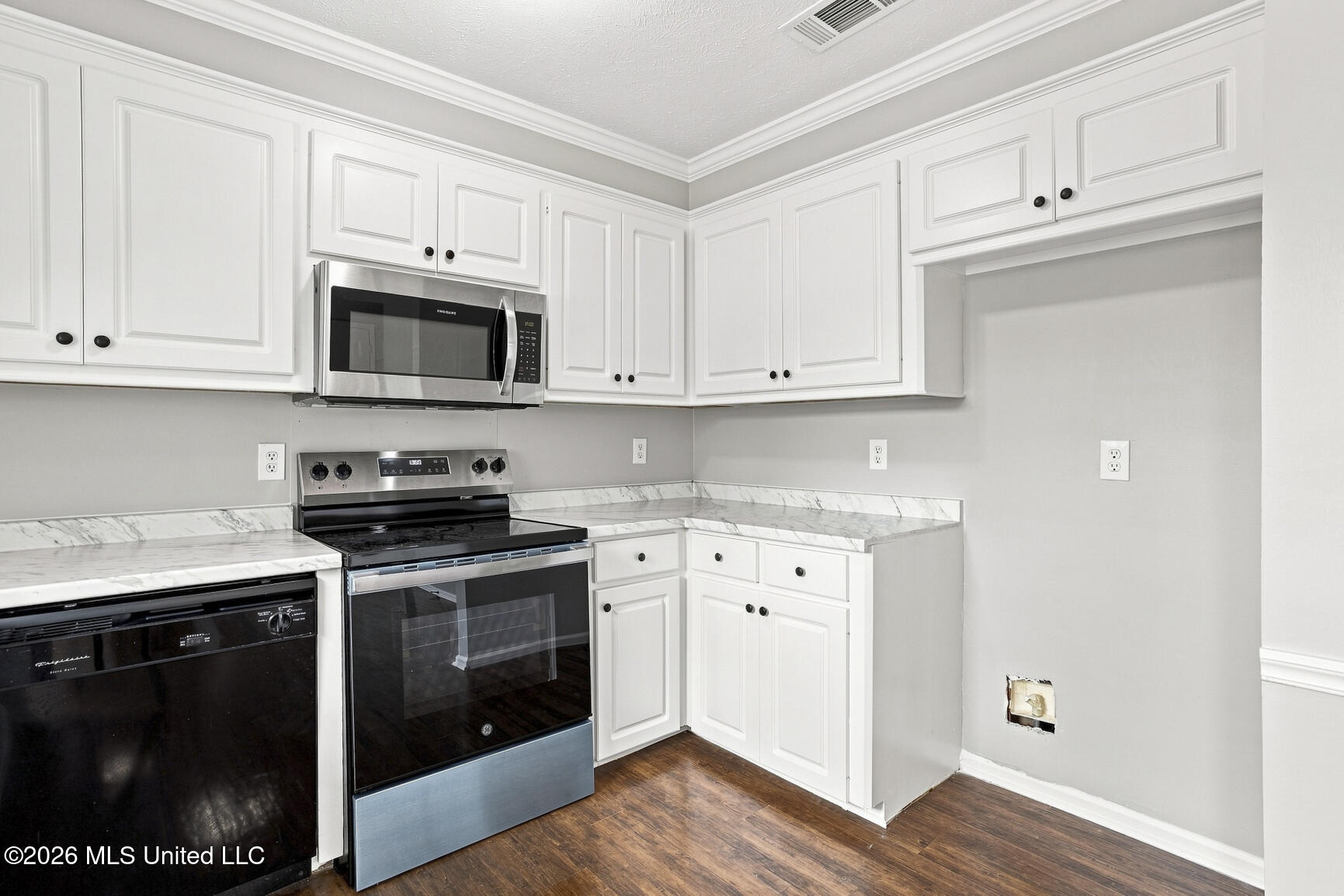 220 Shadow Creek Drive Property Photo 13