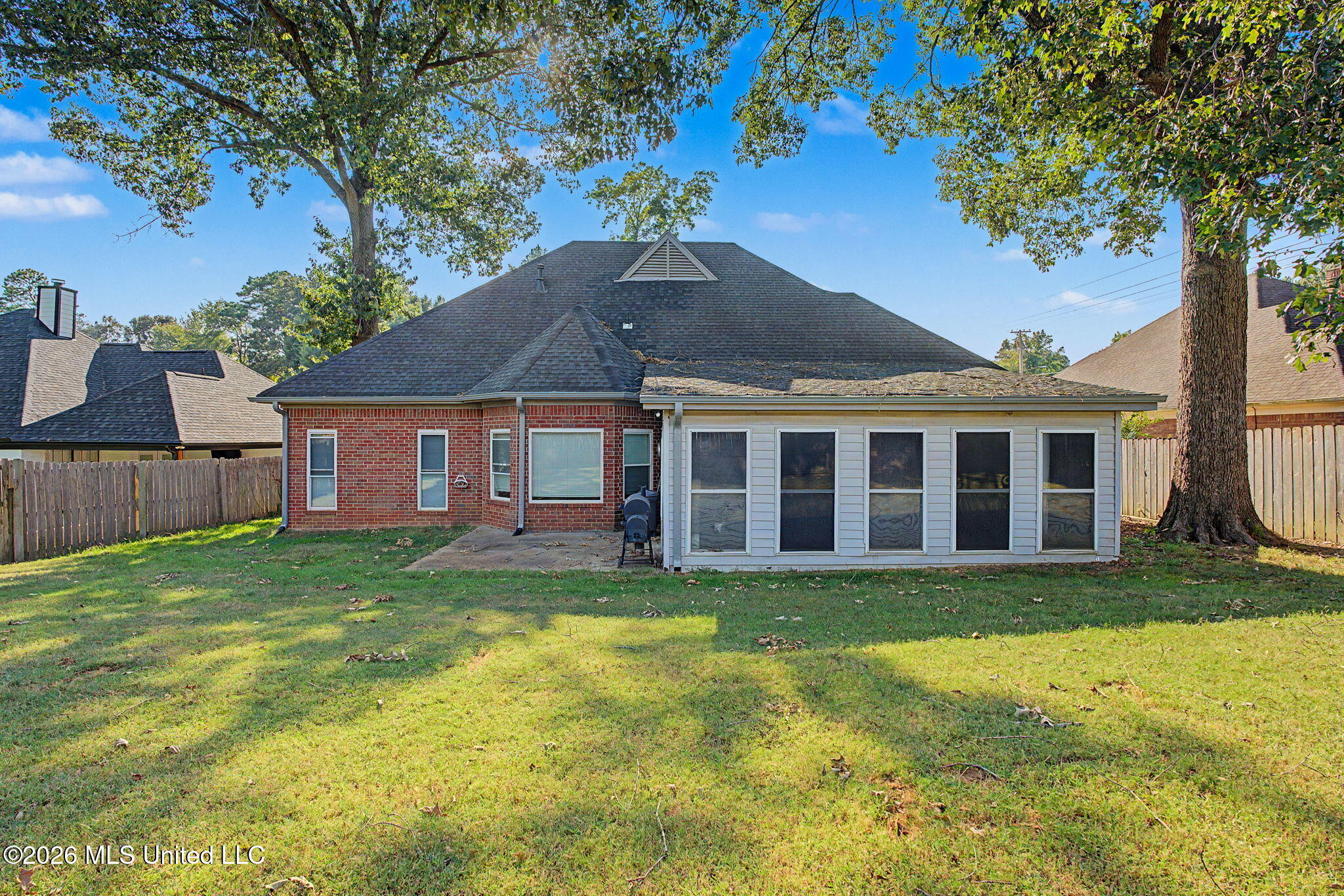 5960 Southridge Drive Property Photo 2