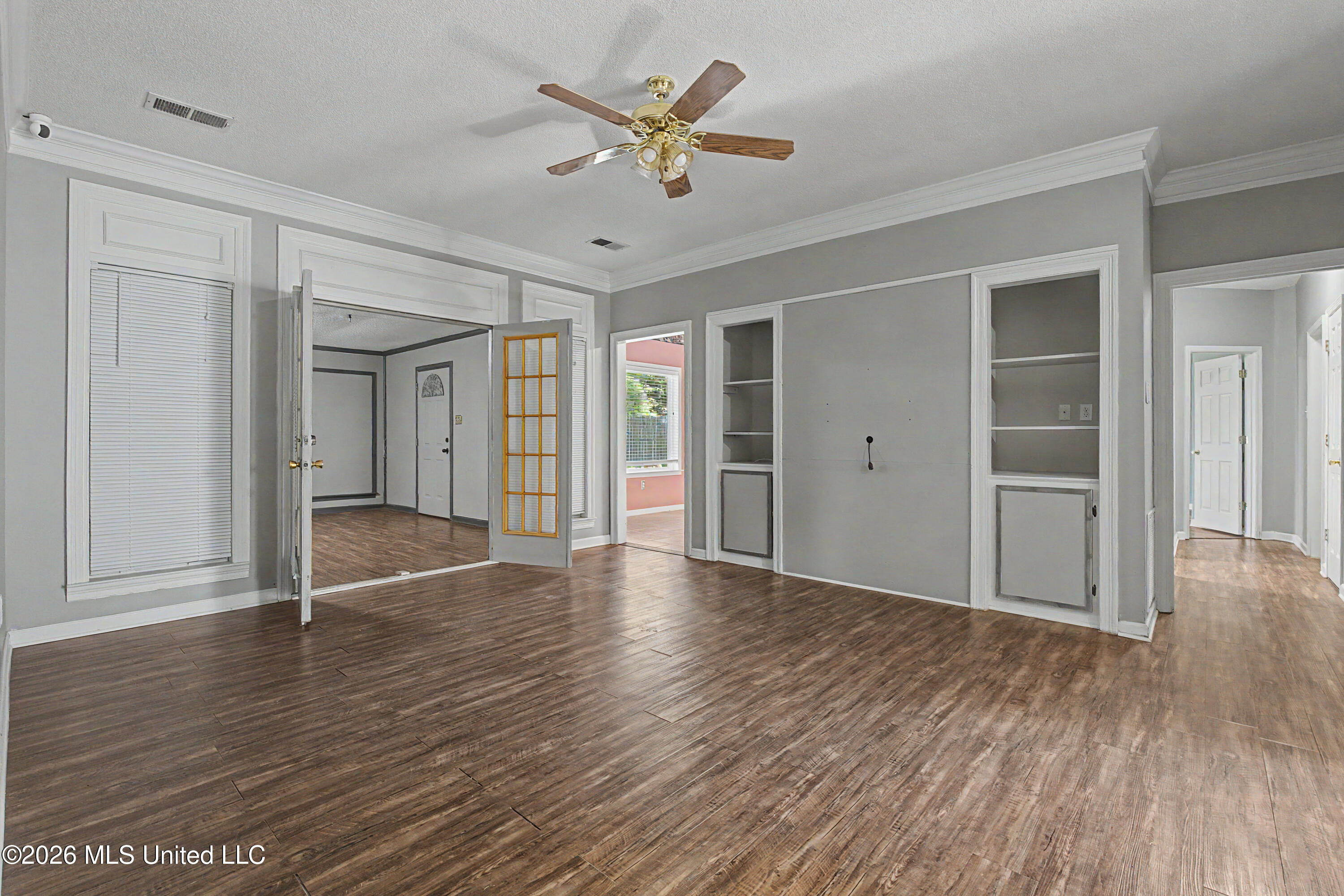 5960 Southridge Drive Property Photo 4