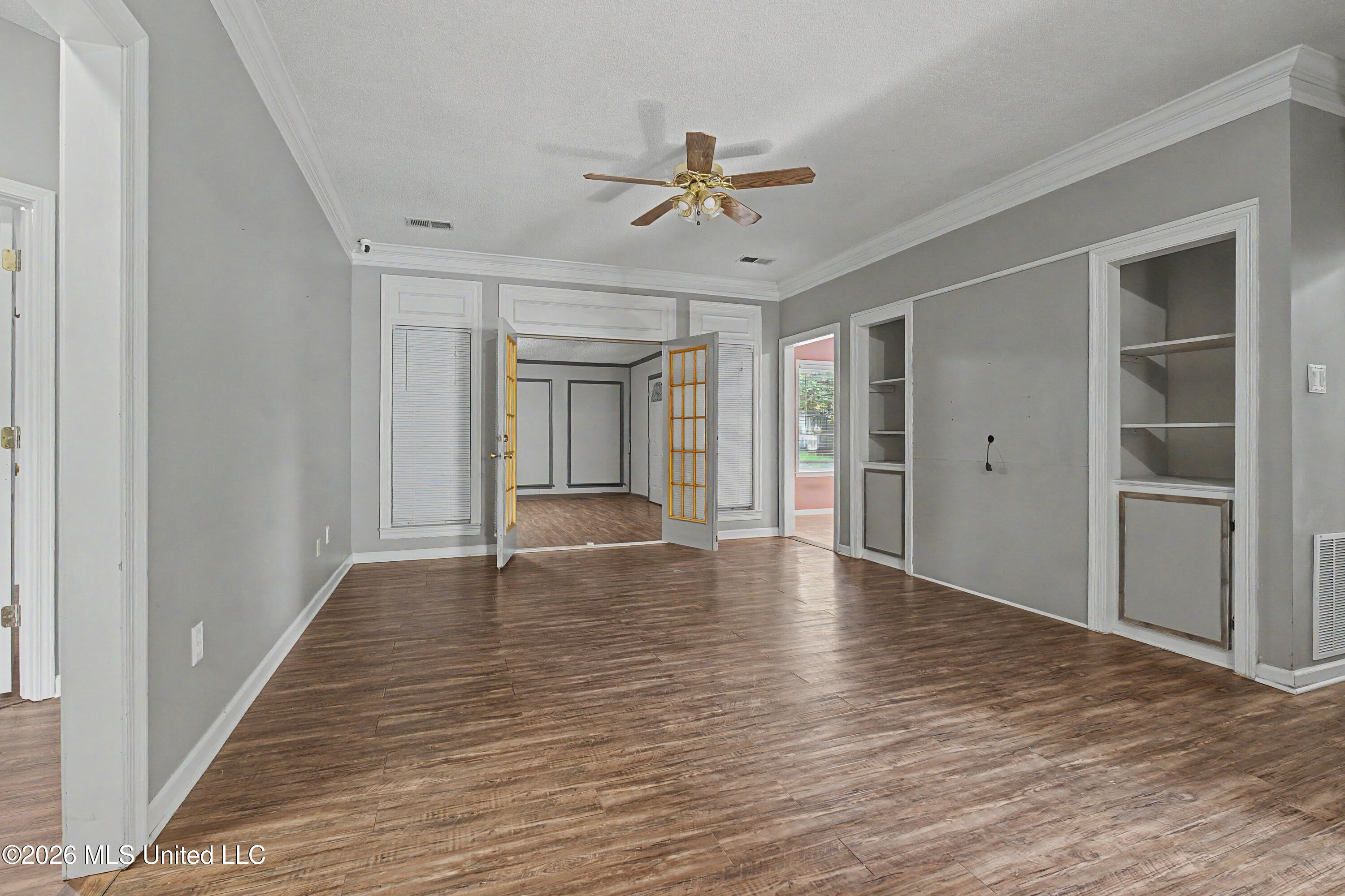 5960 Southridge Drive Property Photo 5