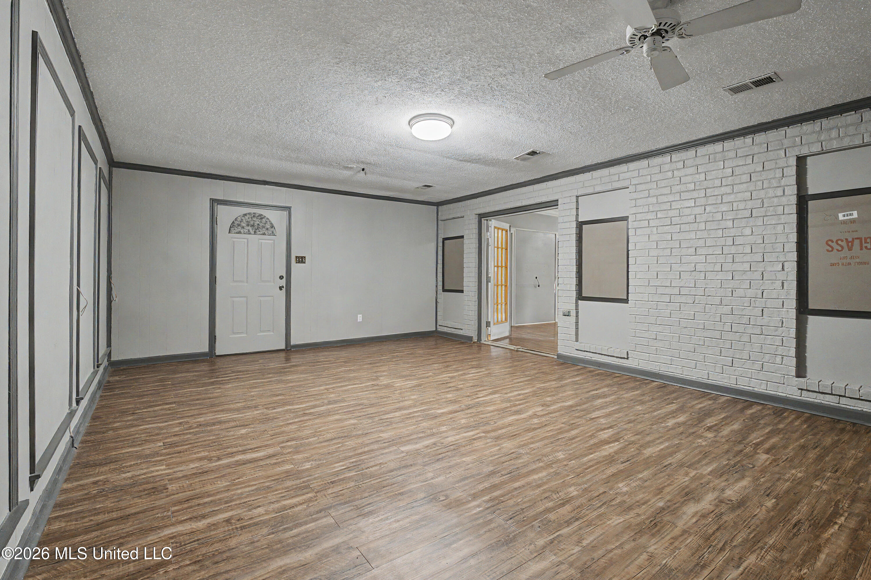 5960 Southridge Drive Property Photo 8