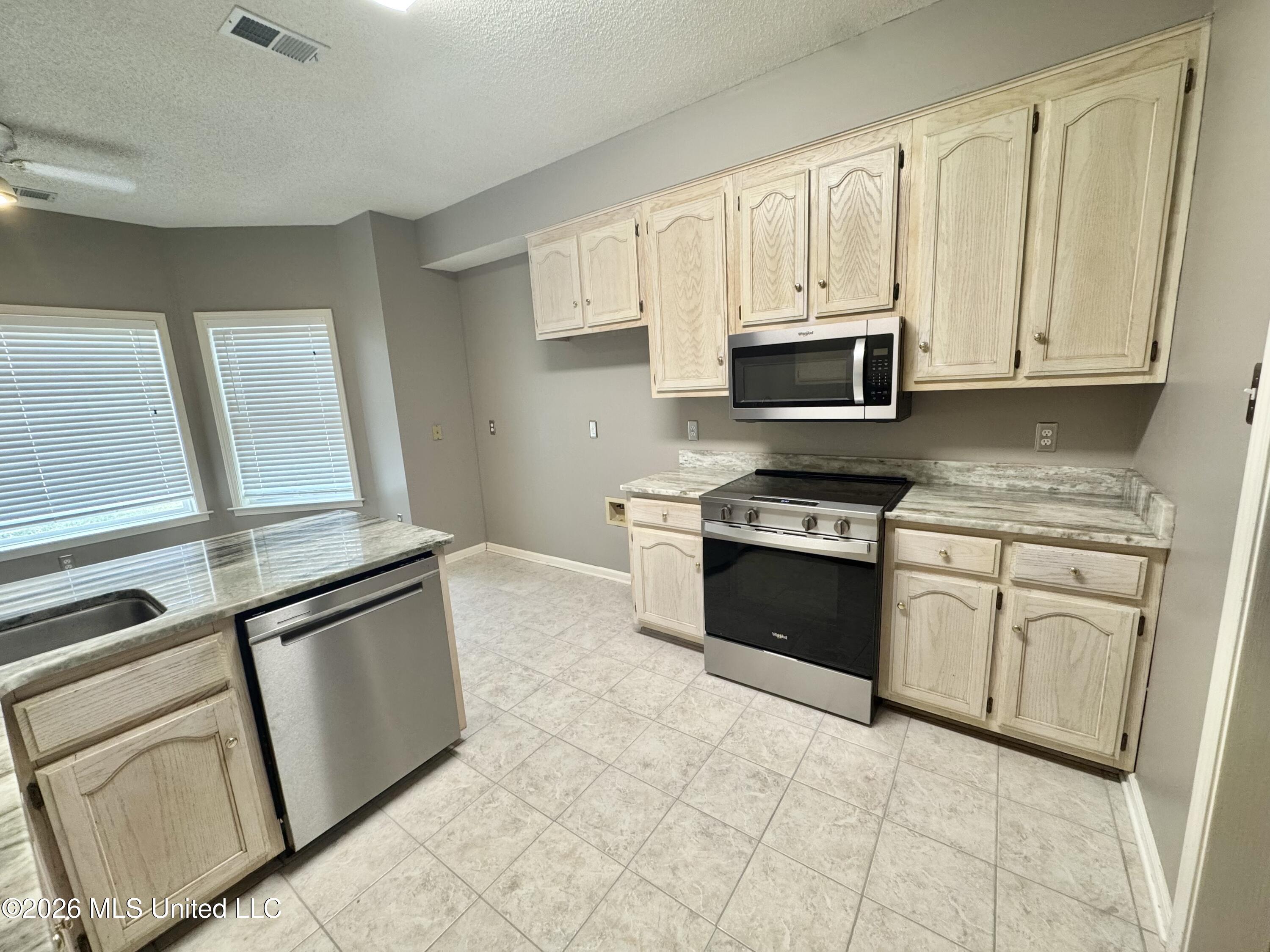 5960 Southridge Drive Property Photo 9