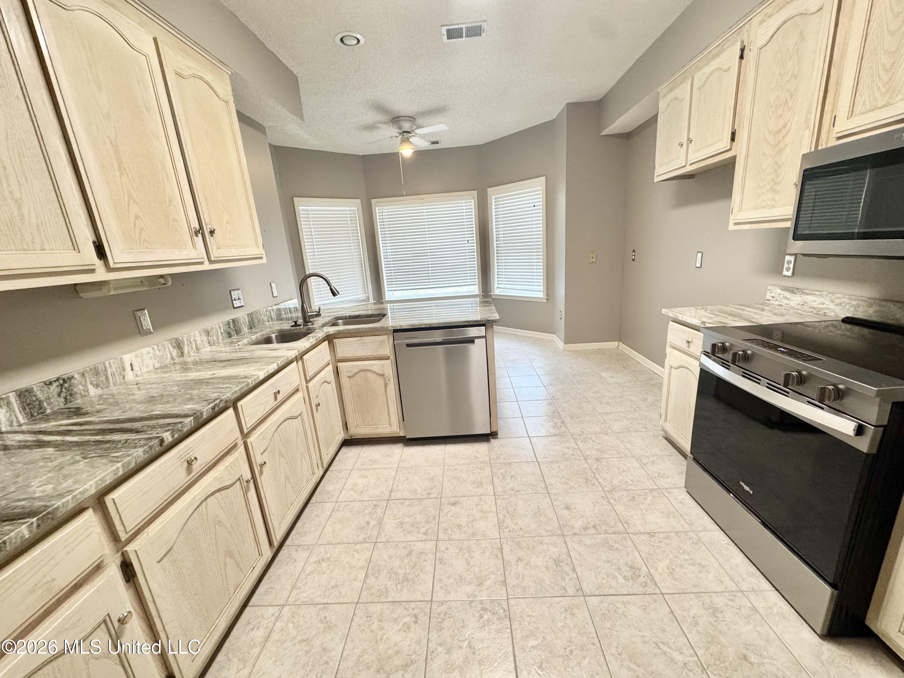 5960 Southridge Drive Property Photo 10
