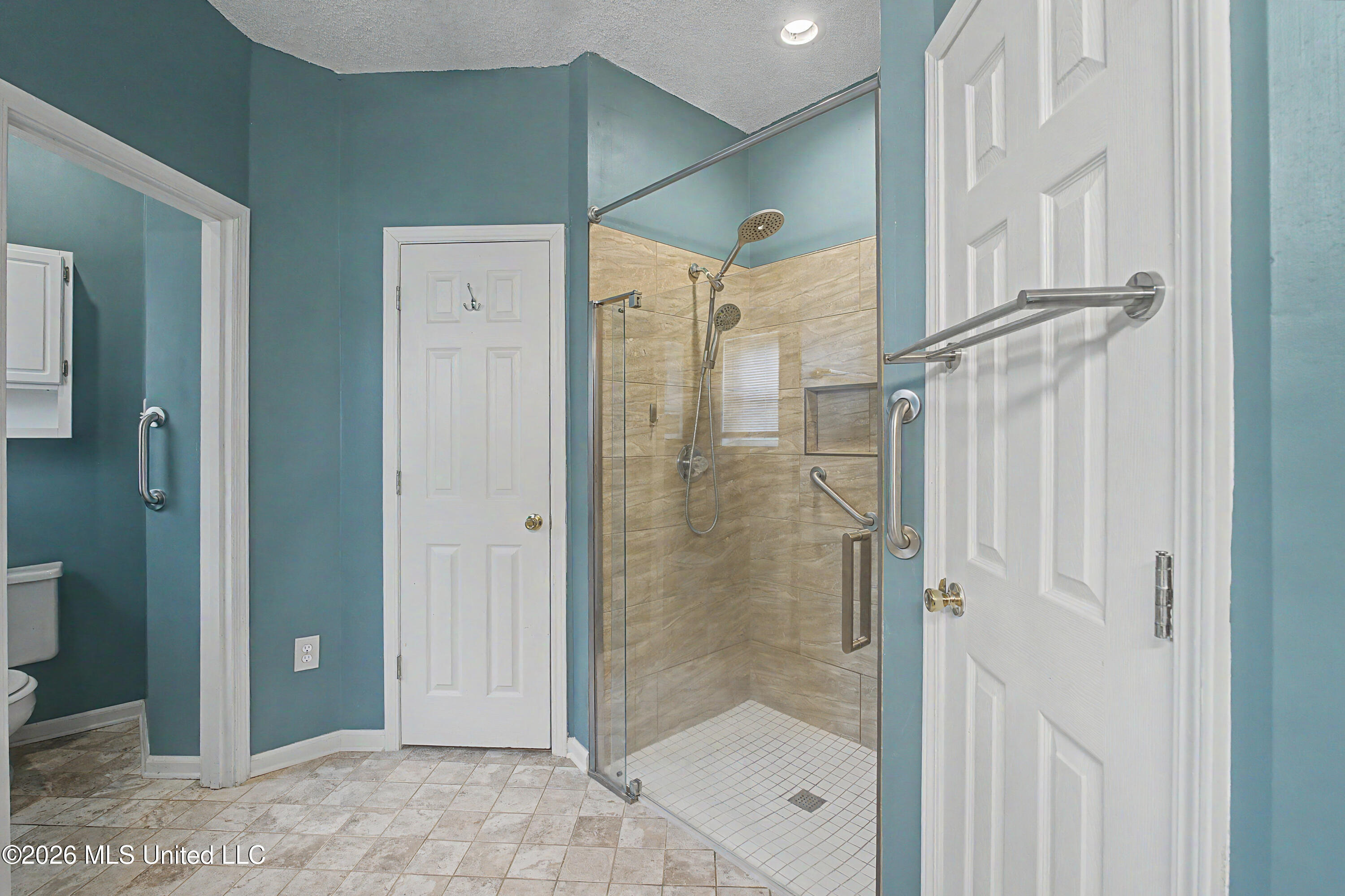 5960 Southridge Drive Property Photo 16