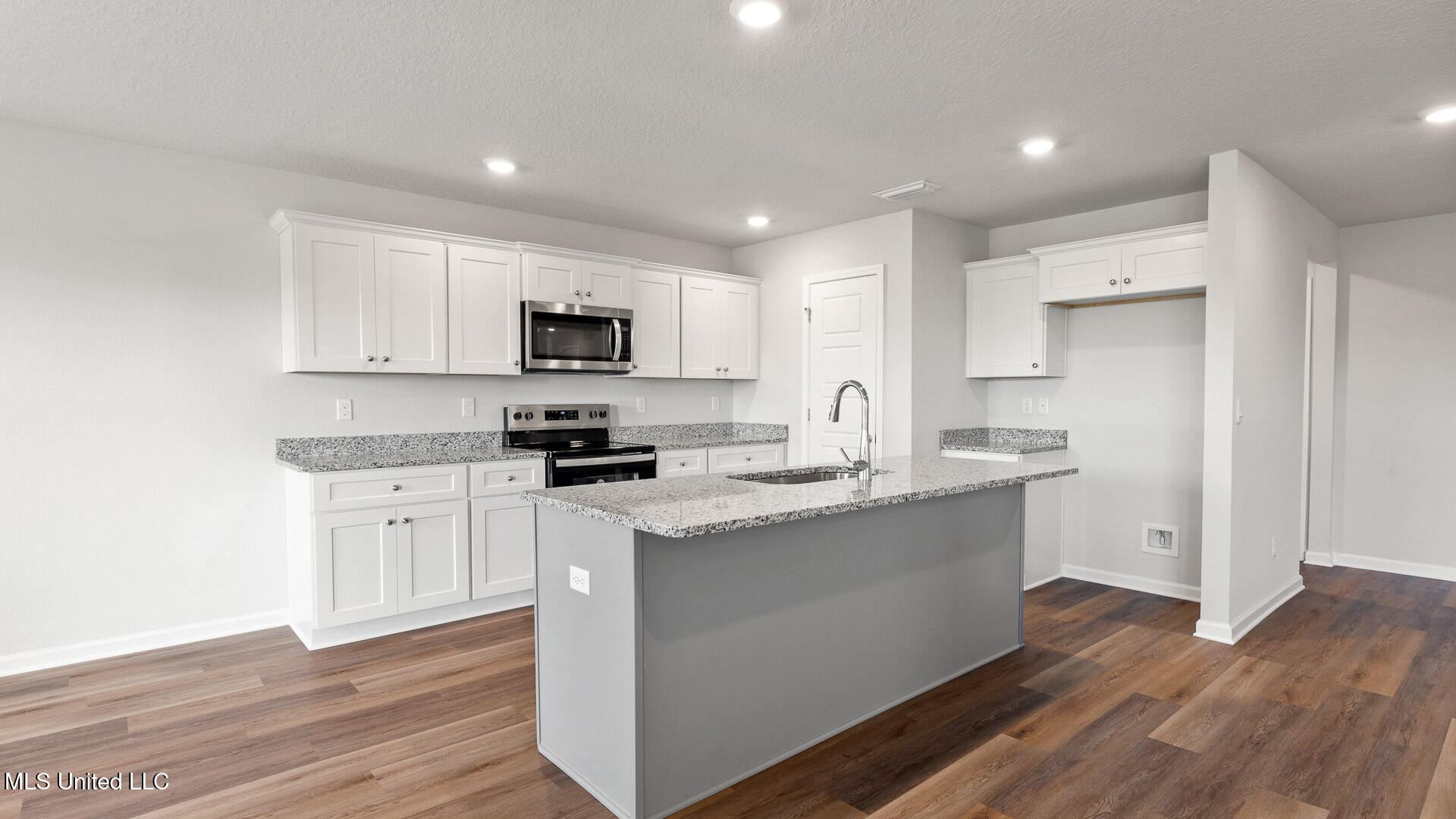 9348 Reserve Boulevard Property Photo 2