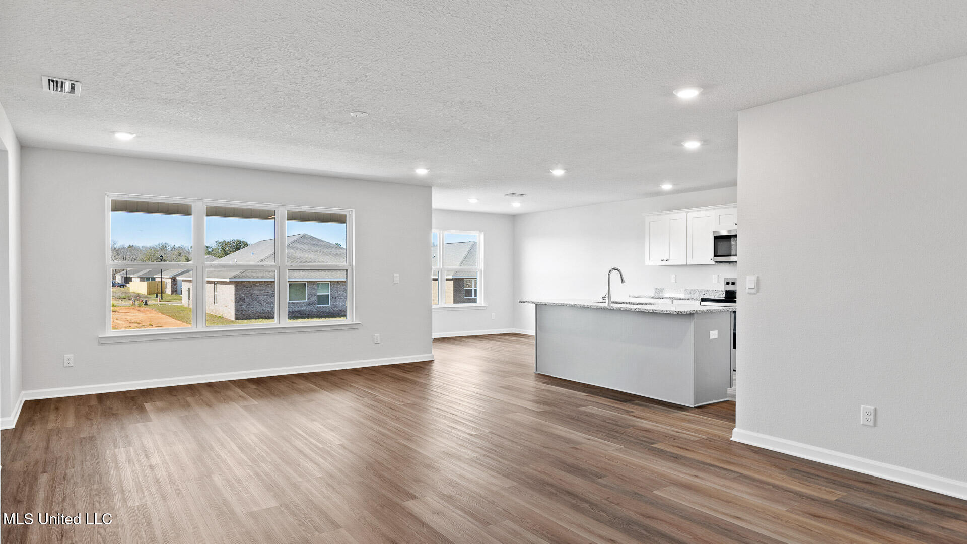 9348 Reserve Boulevard Property Photo 3