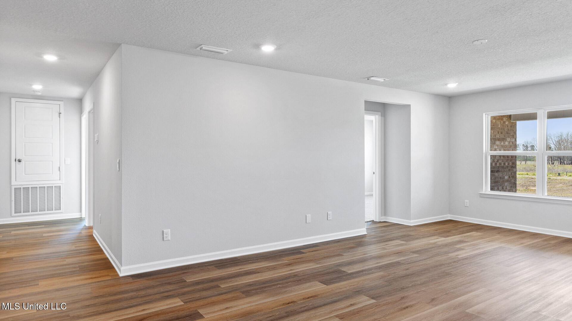9348 Reserve Boulevard Property Photo 6