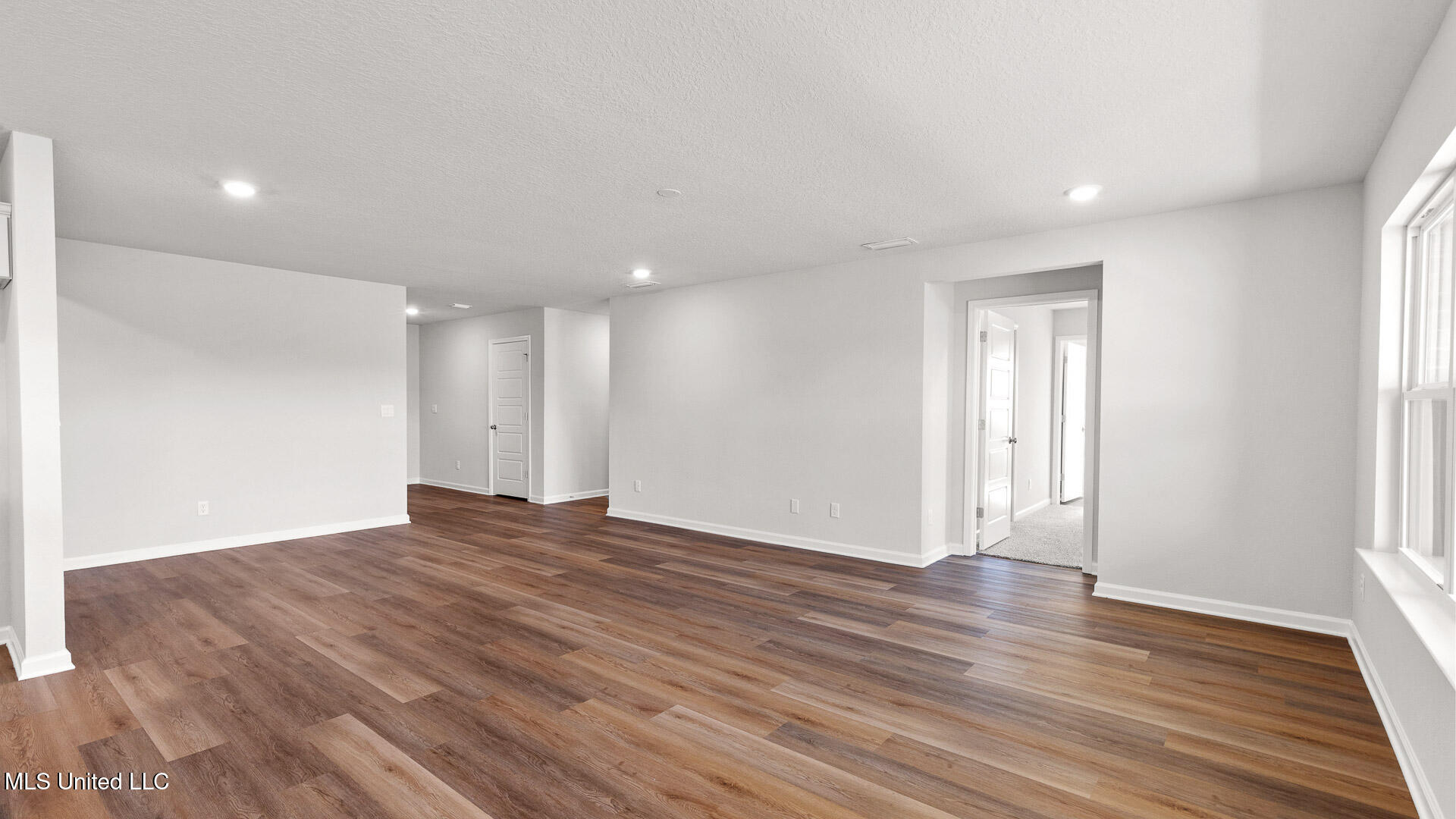 9348 Reserve Boulevard Property Photo 7
