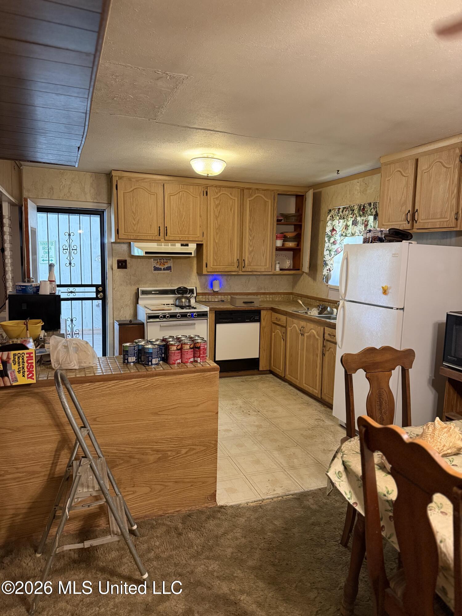 2803 Teresa Drive Property Photo 3