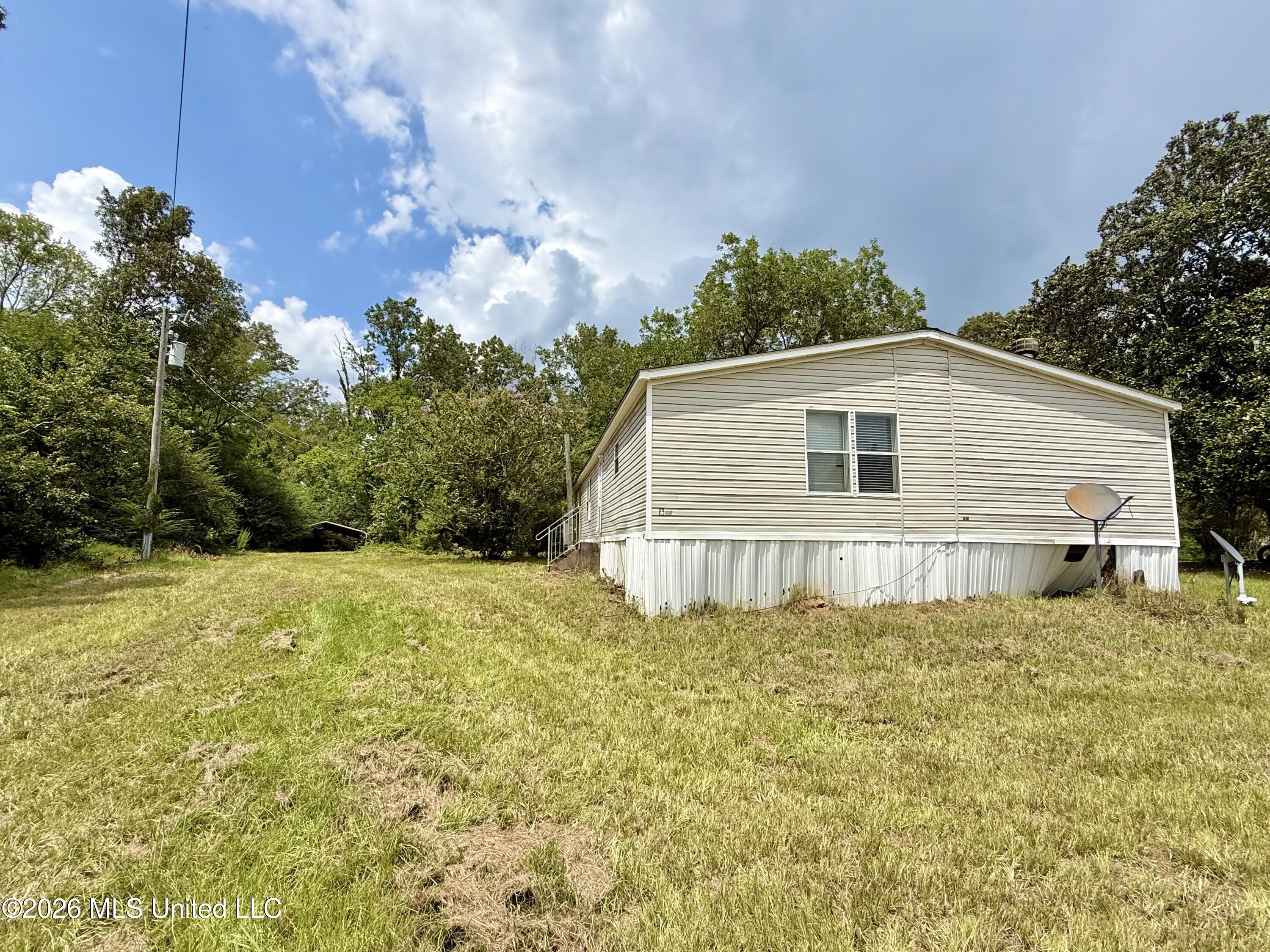 2157 Rhymes Road Property Photo 4