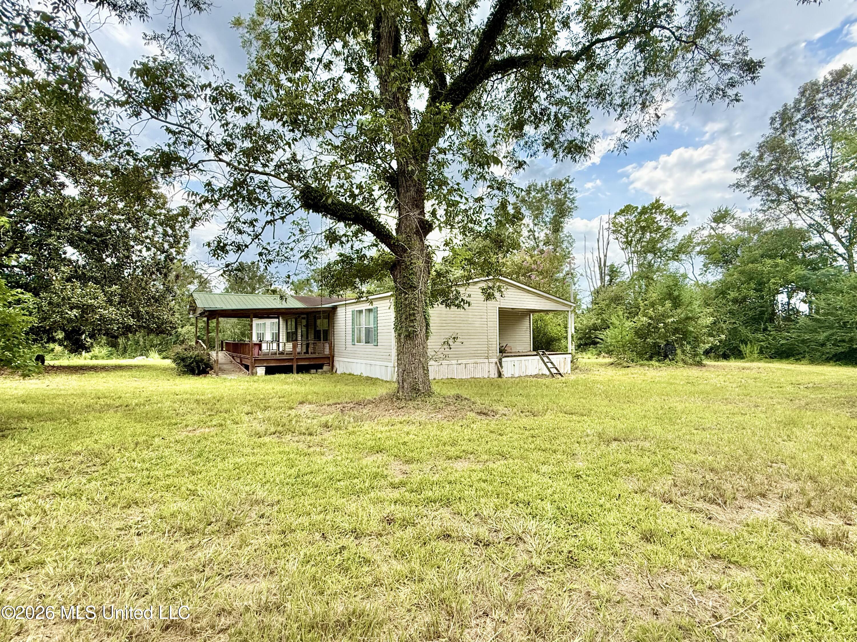 2157 Rhymes Road Property Photo 5