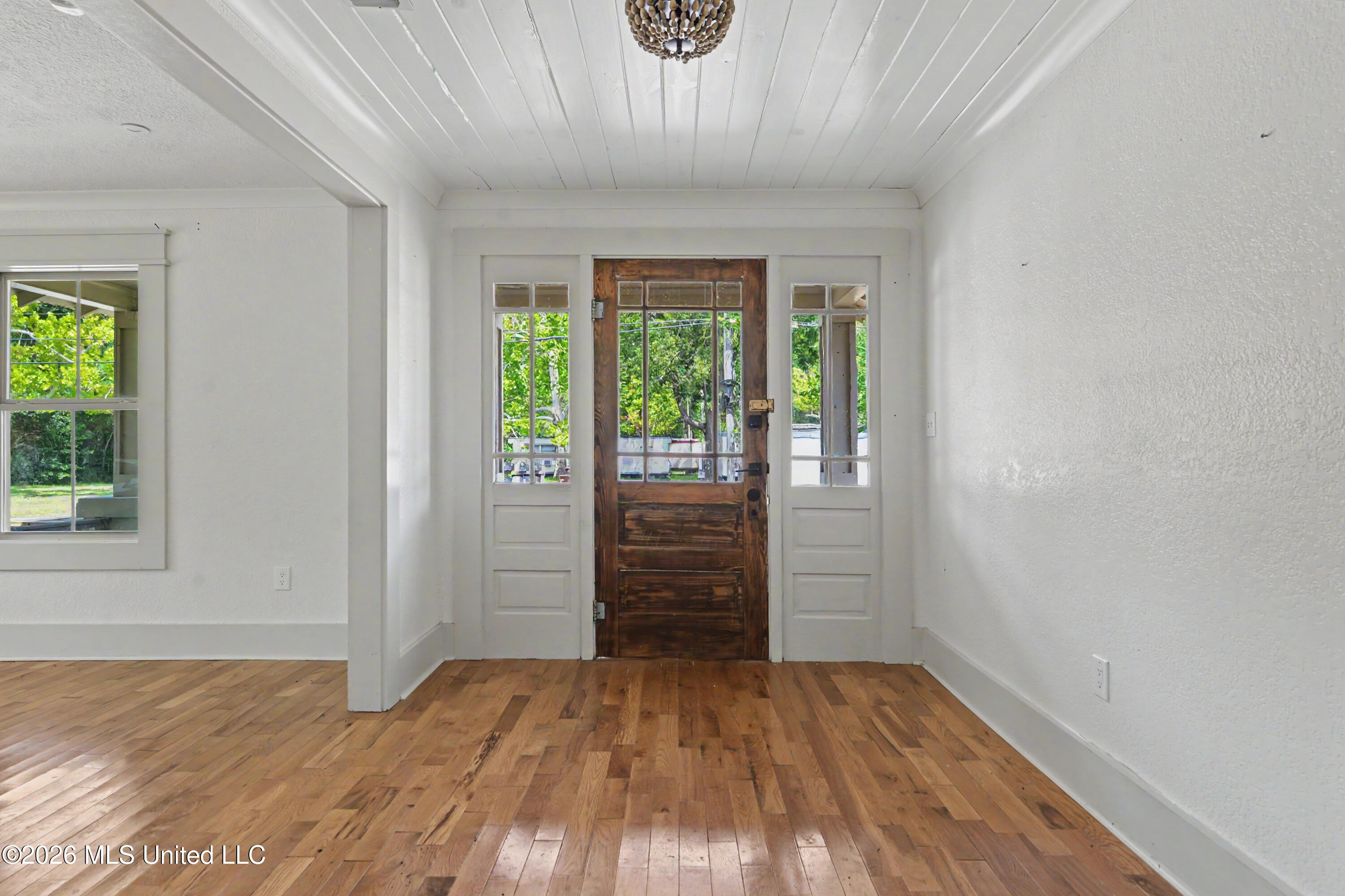 7101 Wayne Lane Property Photo 4