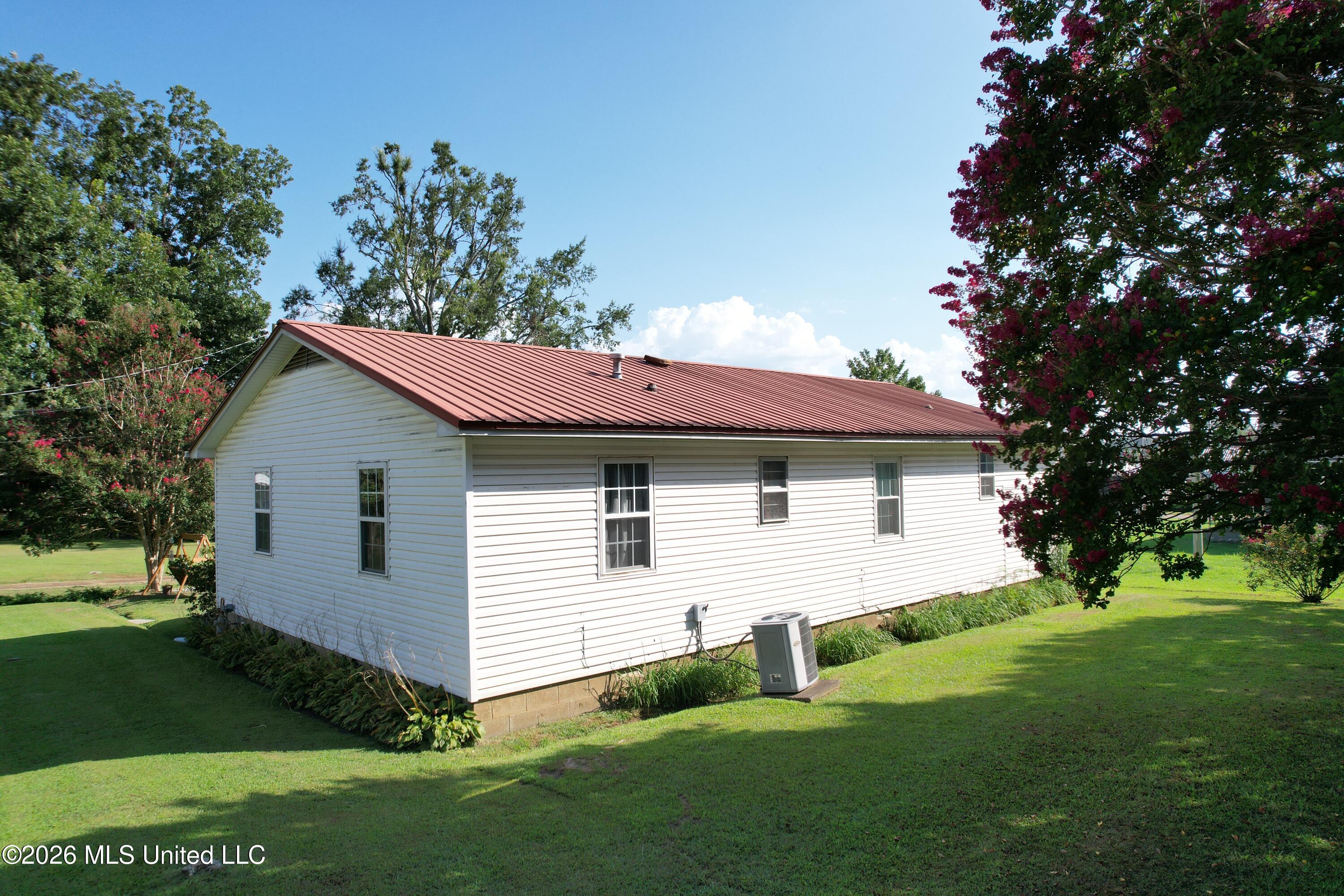 25 S Center Street Property Photo 6