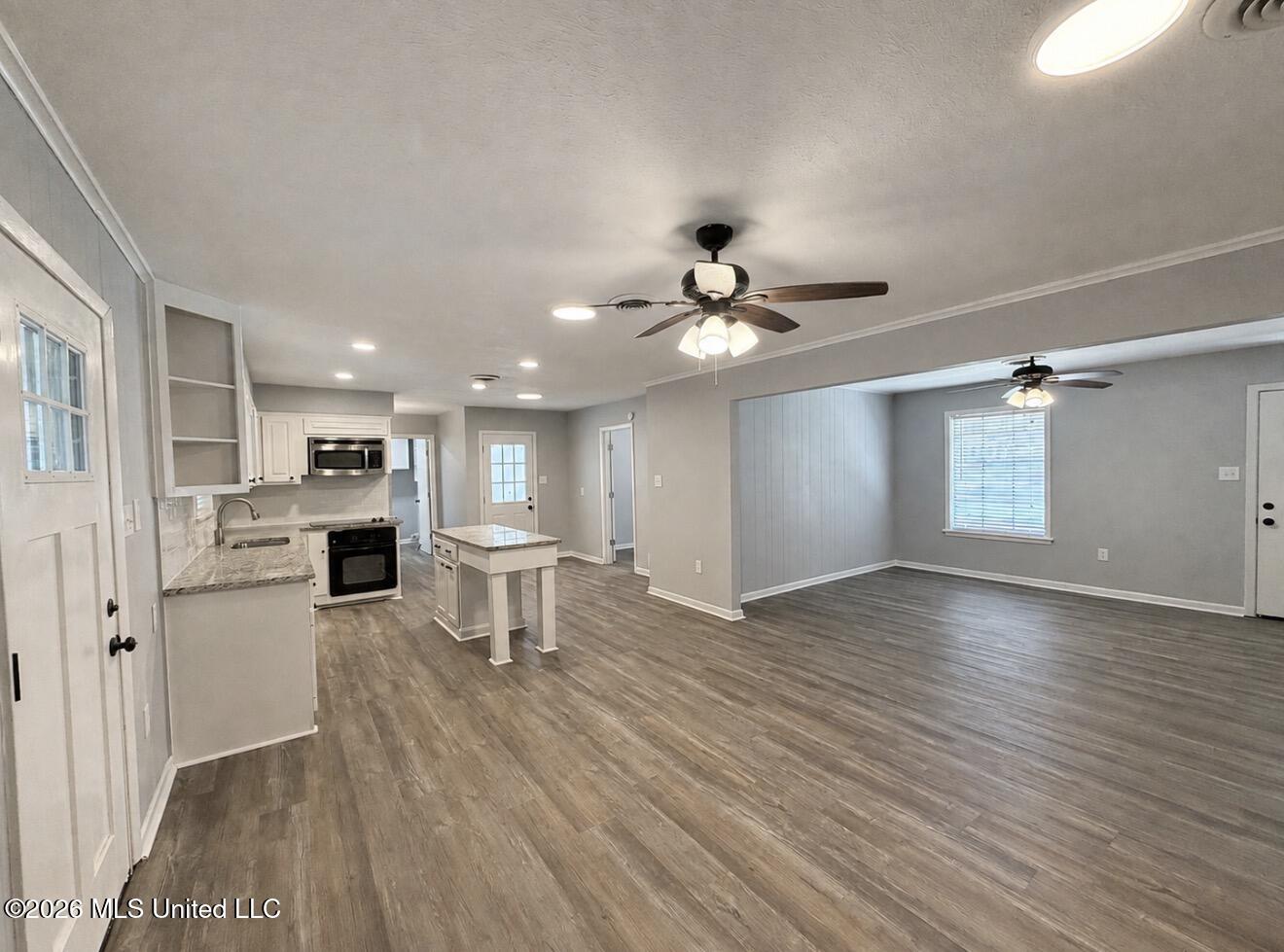 1016 Tanglewood Drive Property Photo 2