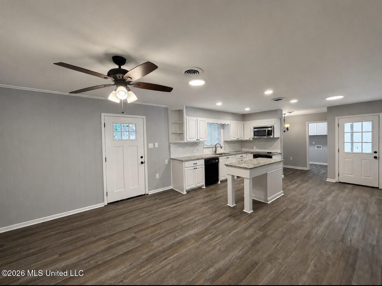 1016 Tanglewood Drive Property Photo 3