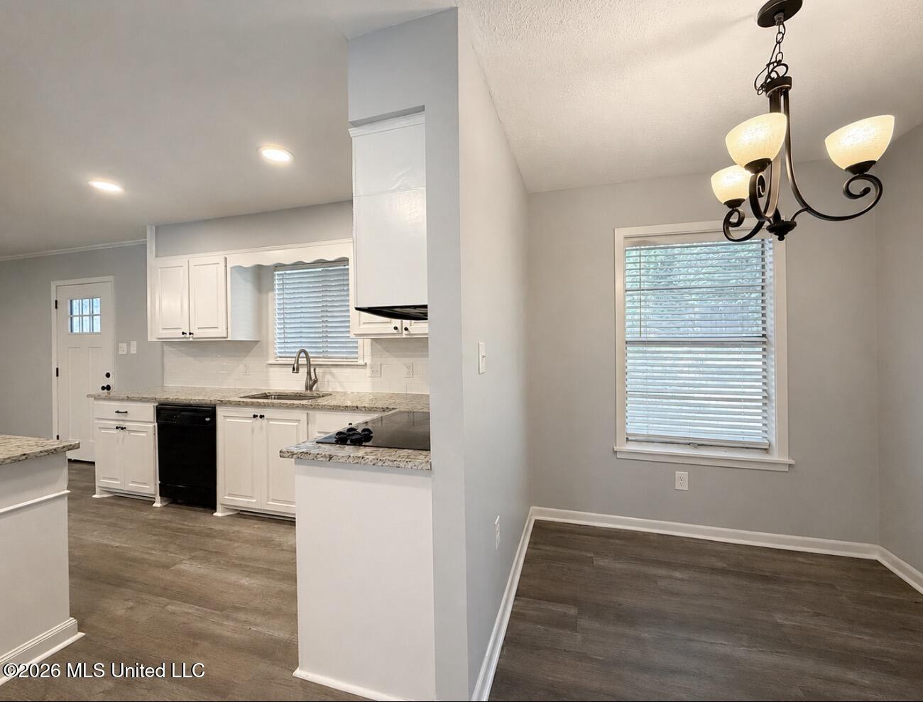 1016 Tanglewood Drive Property Photo 4