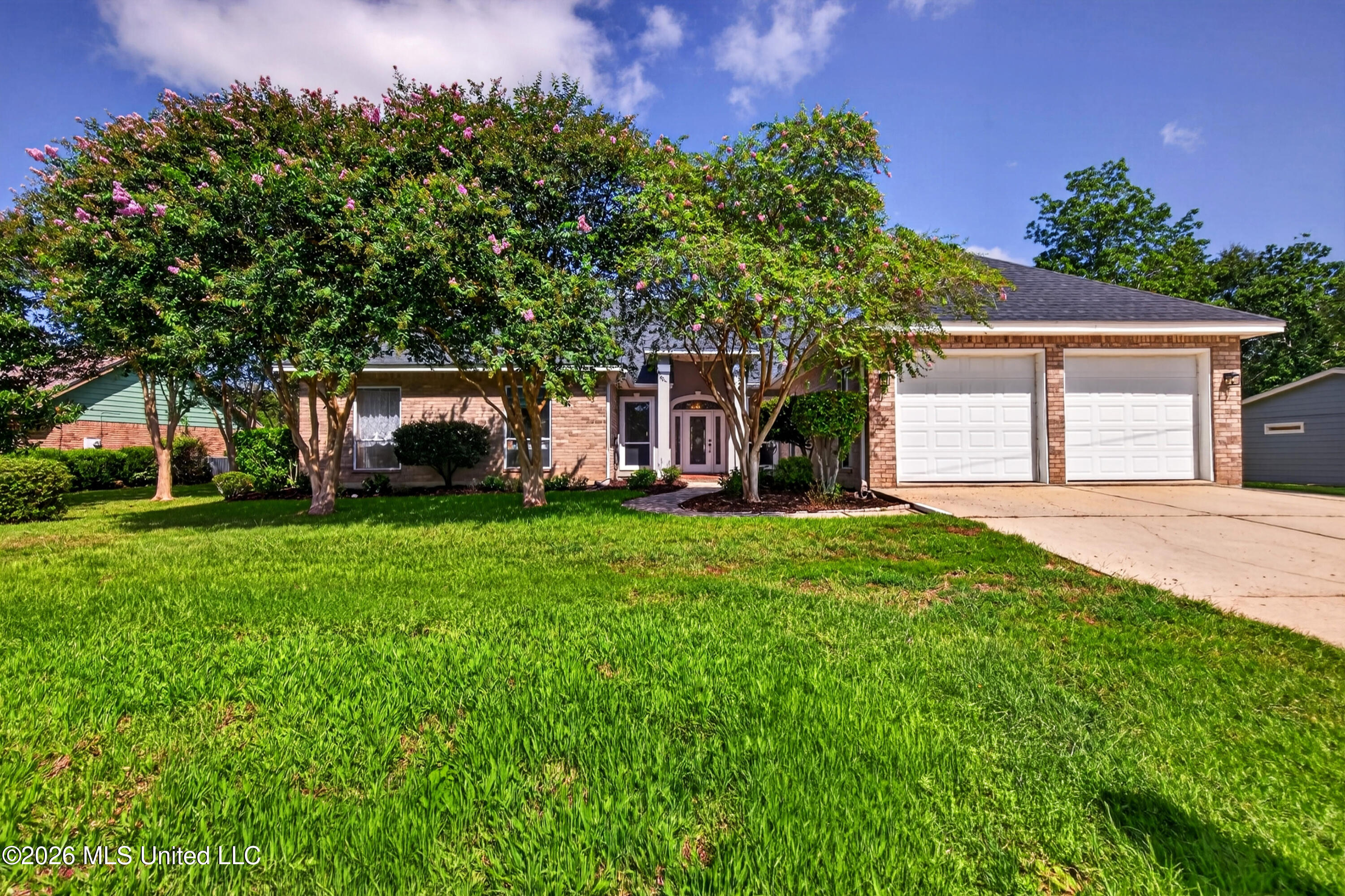 56135 E Diamondhead Drive Property Photo 1