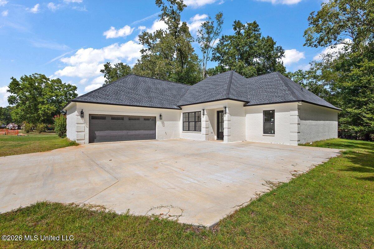 304 Millcreek Drive Property Photo 1