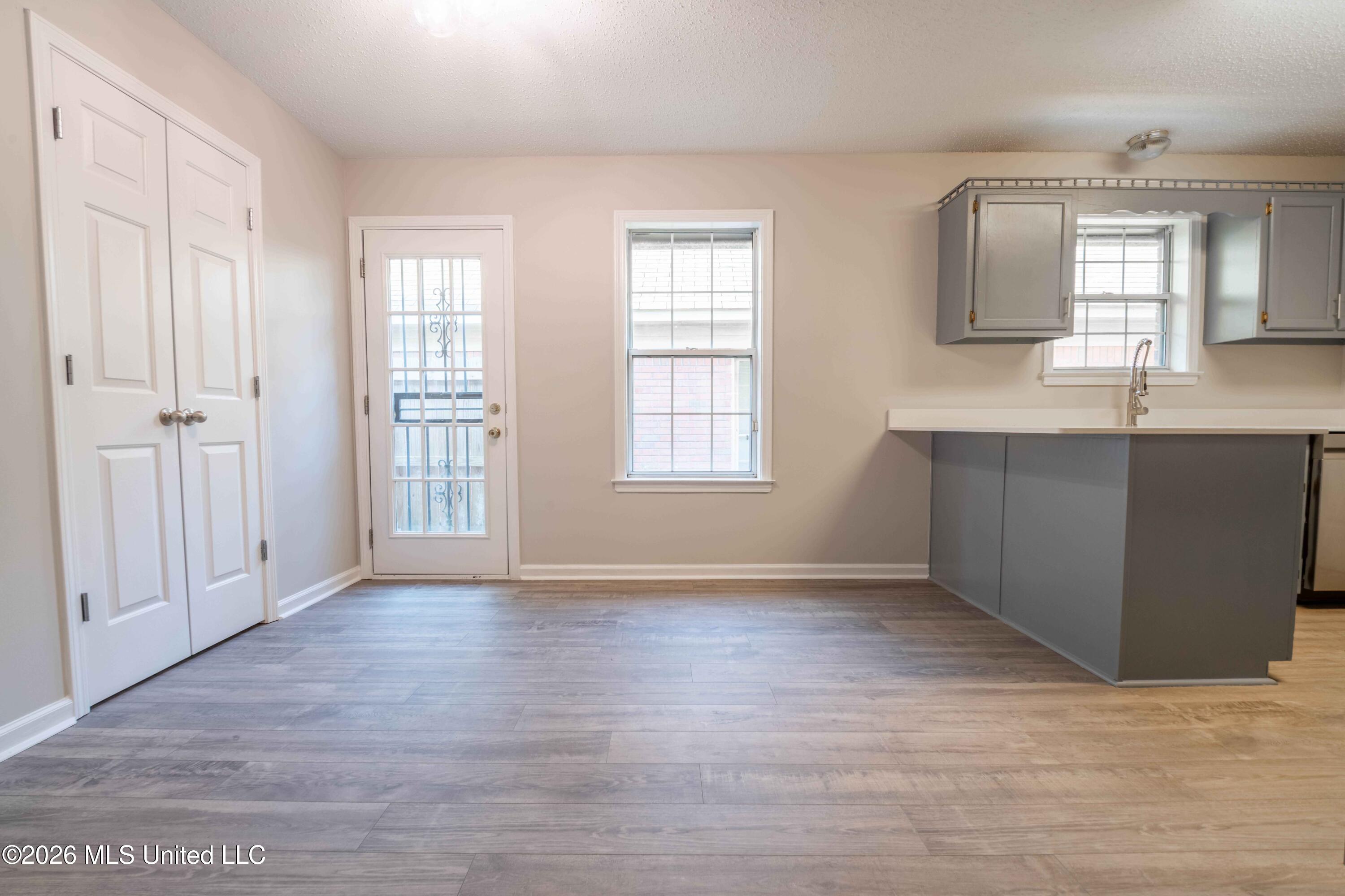7870 Chesterfield Drive Property Photo 6