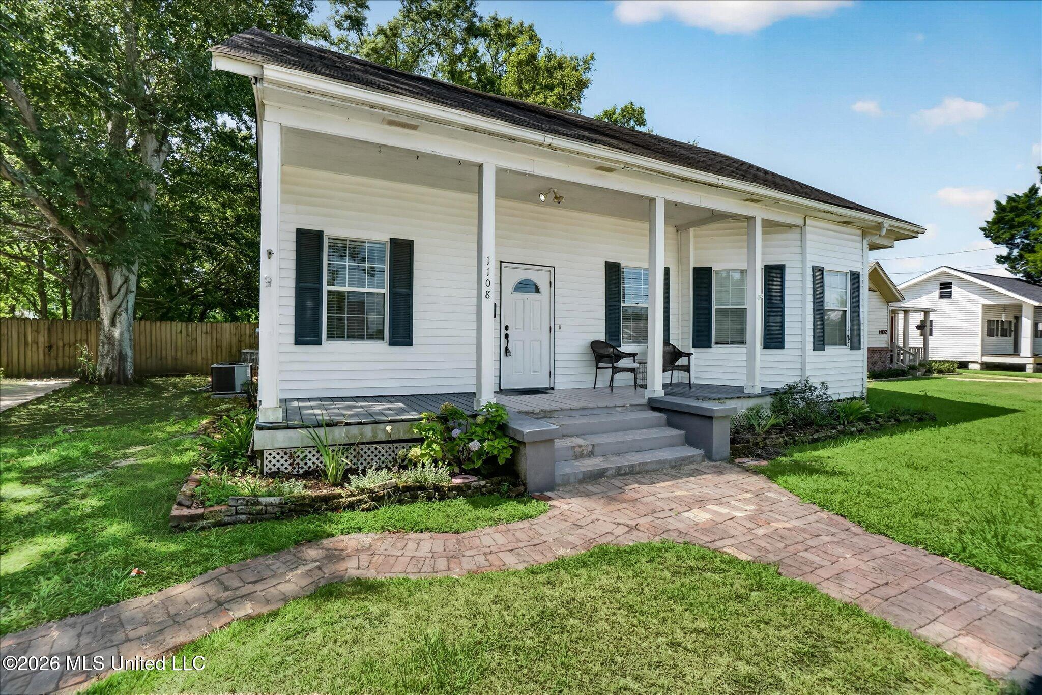 1108 Live Oak Avenue Property Photo 7