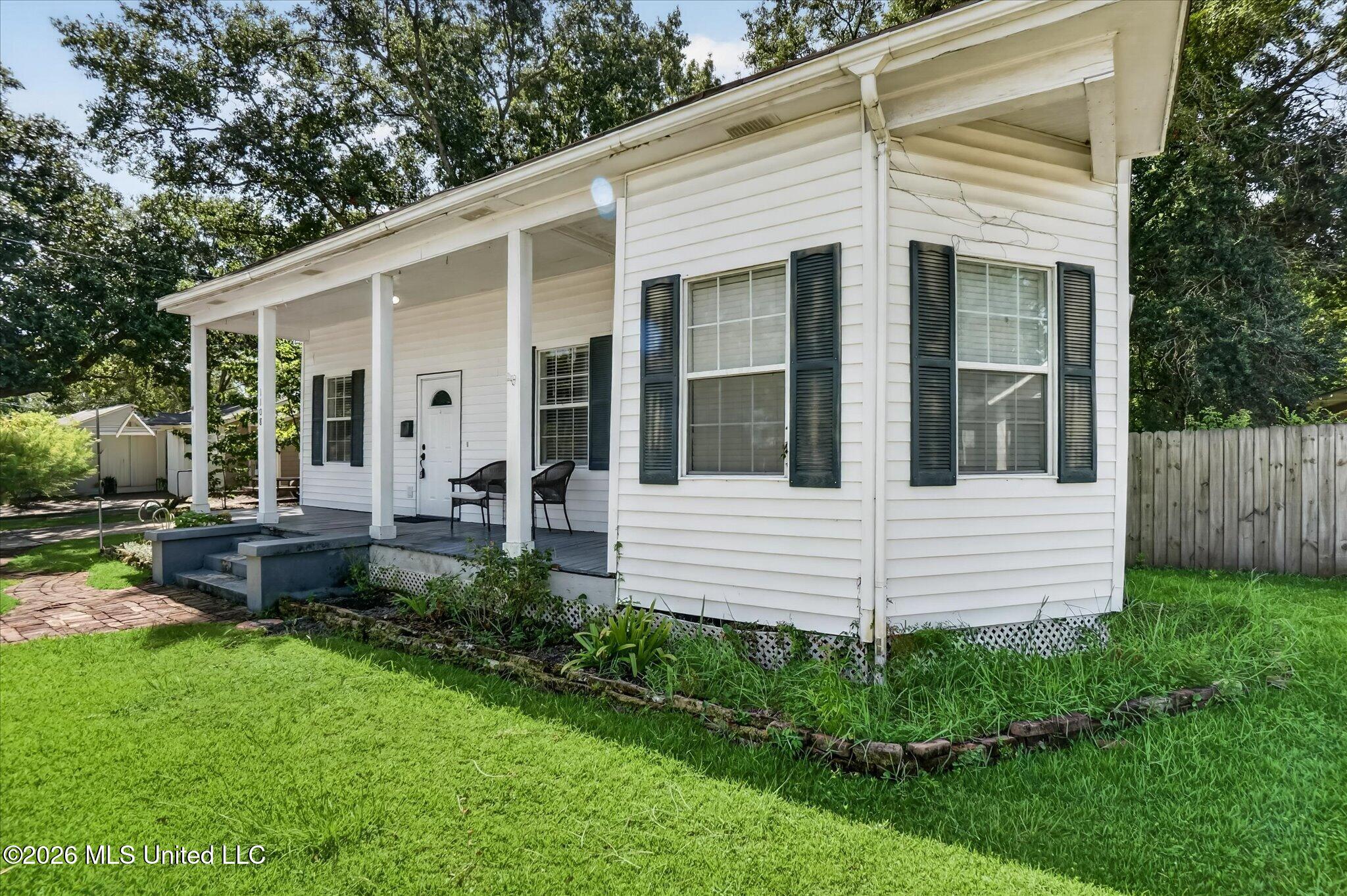 1108 Live Oak Avenue Property Photo 8