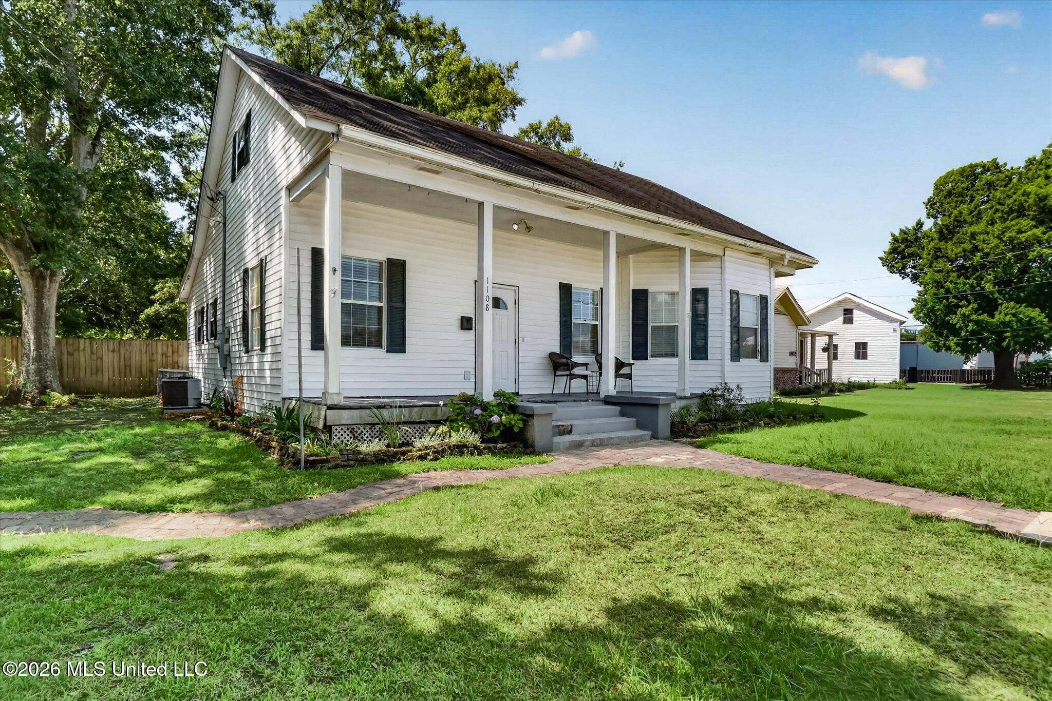 1108 Live Oak Avenue Property Photo 10