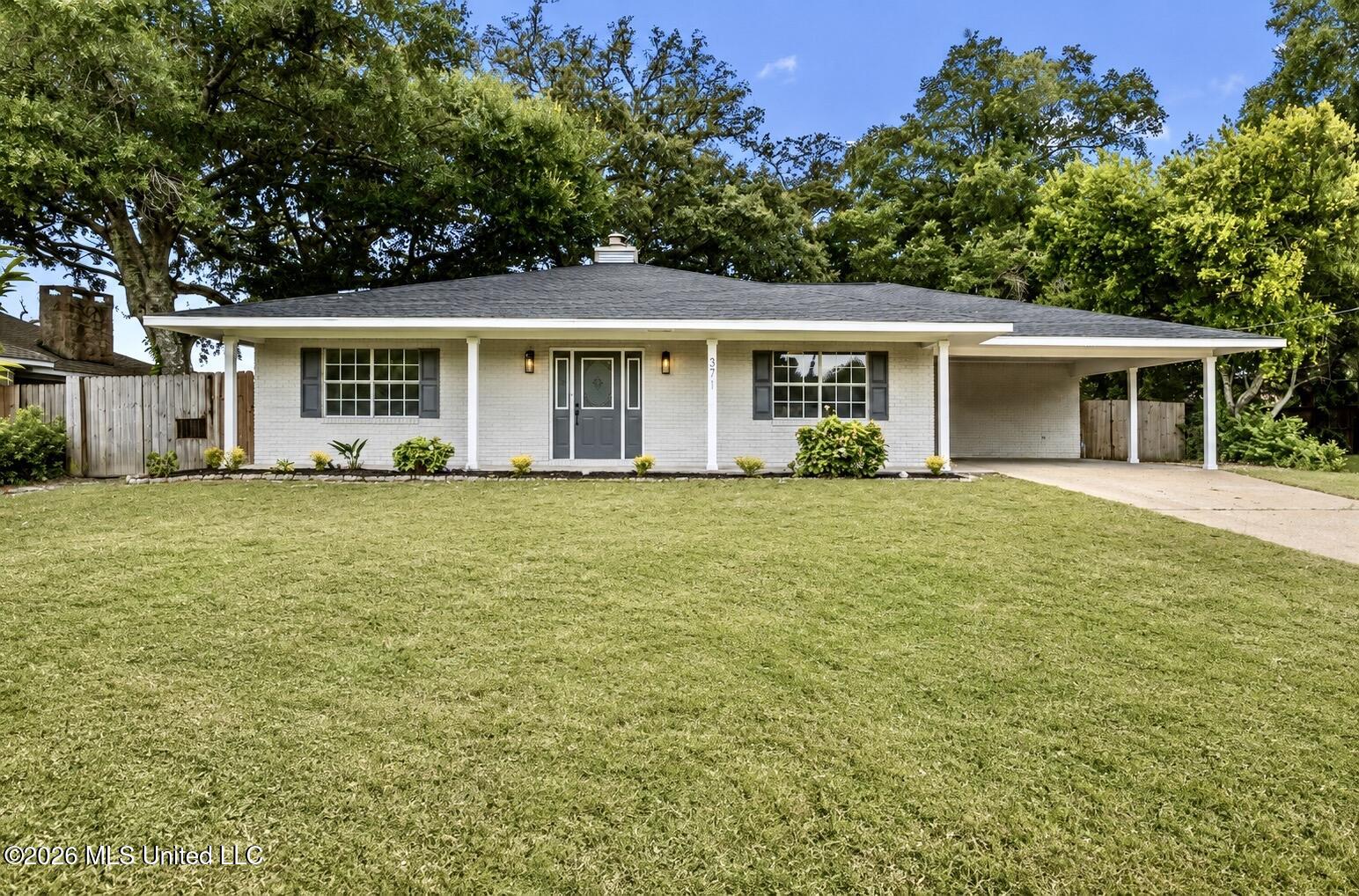 371 Lakeview Boulevard Property Photo 1