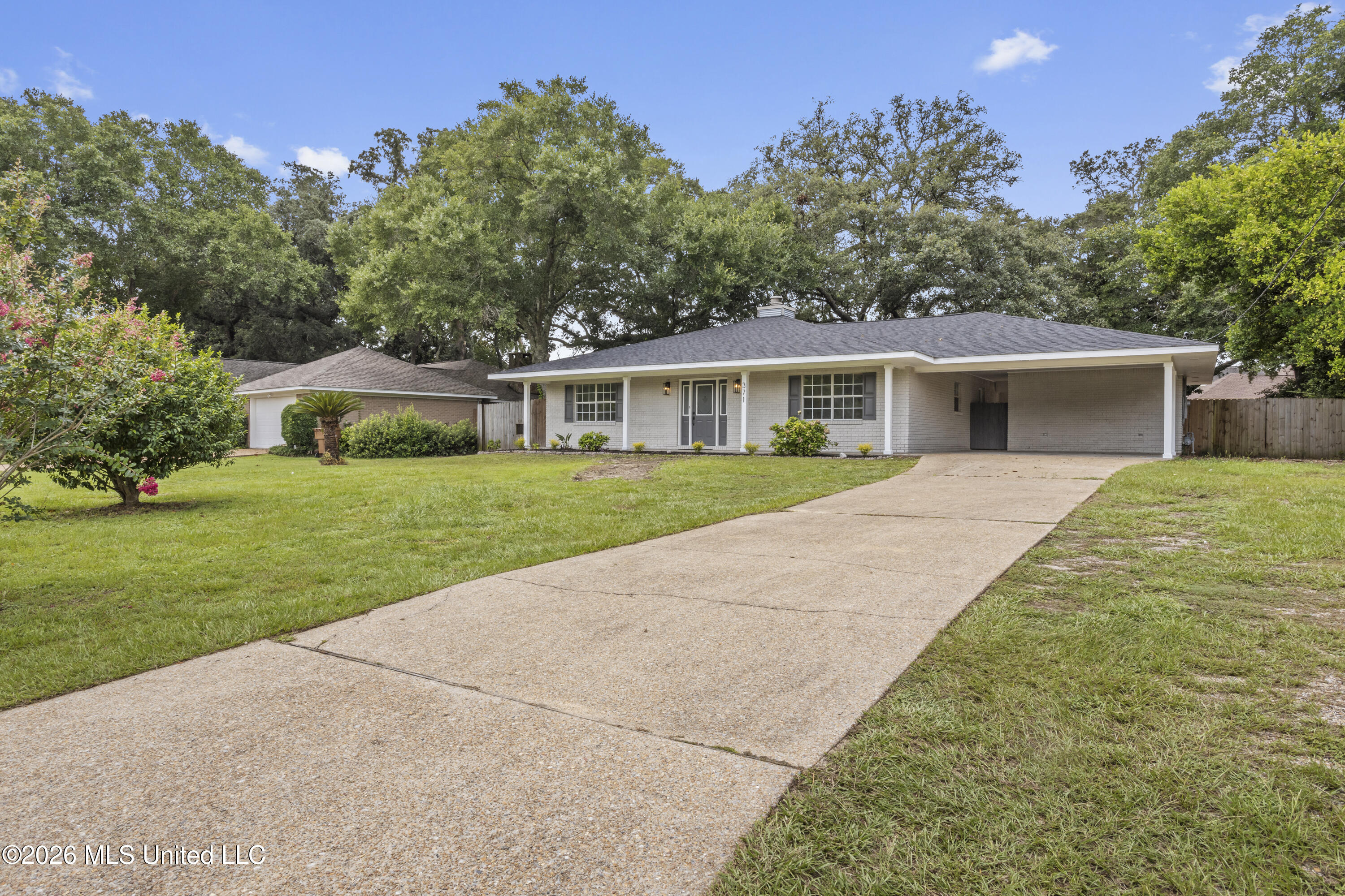371 Lakeview Boulevard Property Photo 2
