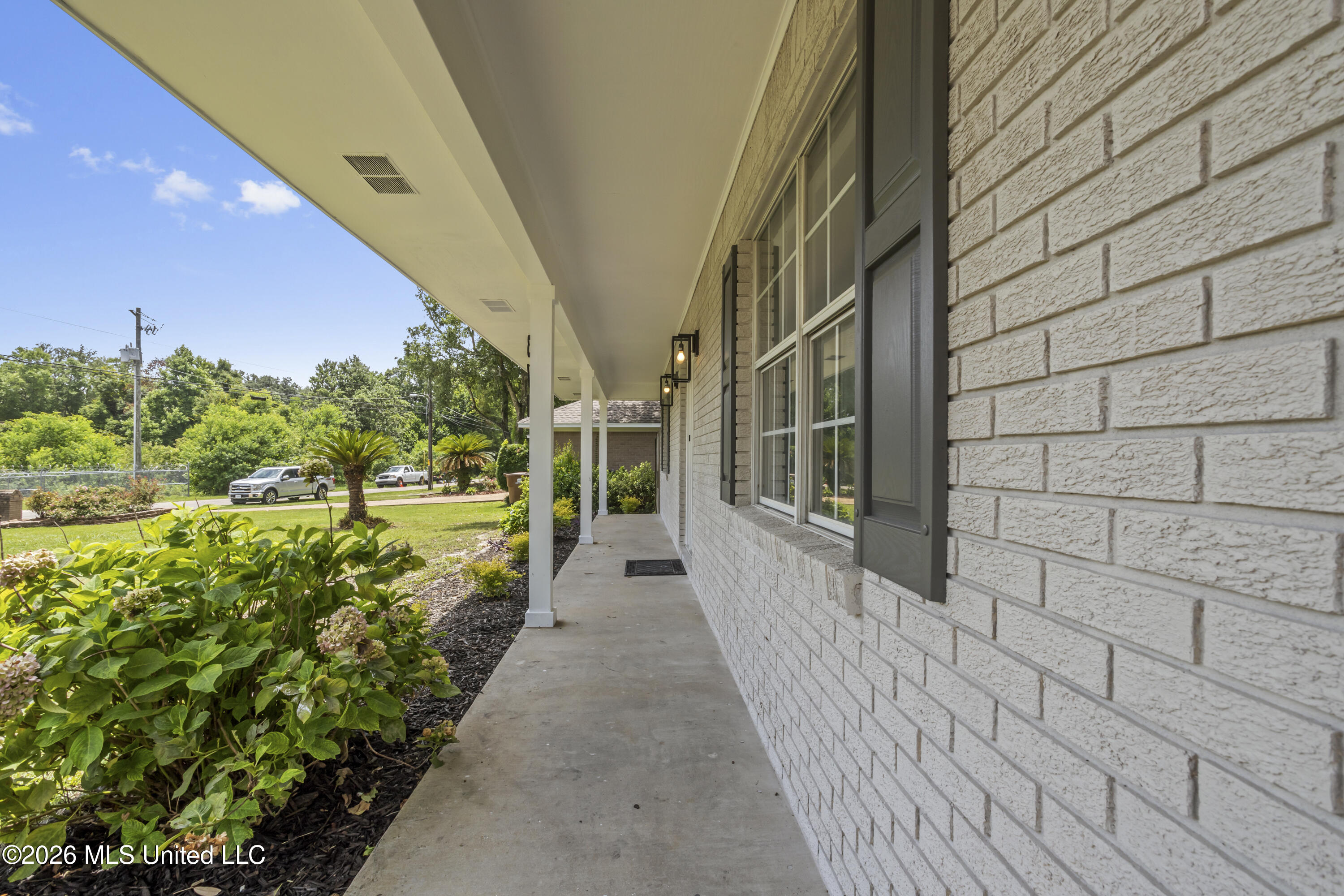 371 Lakeview Boulevard Property Photo 3