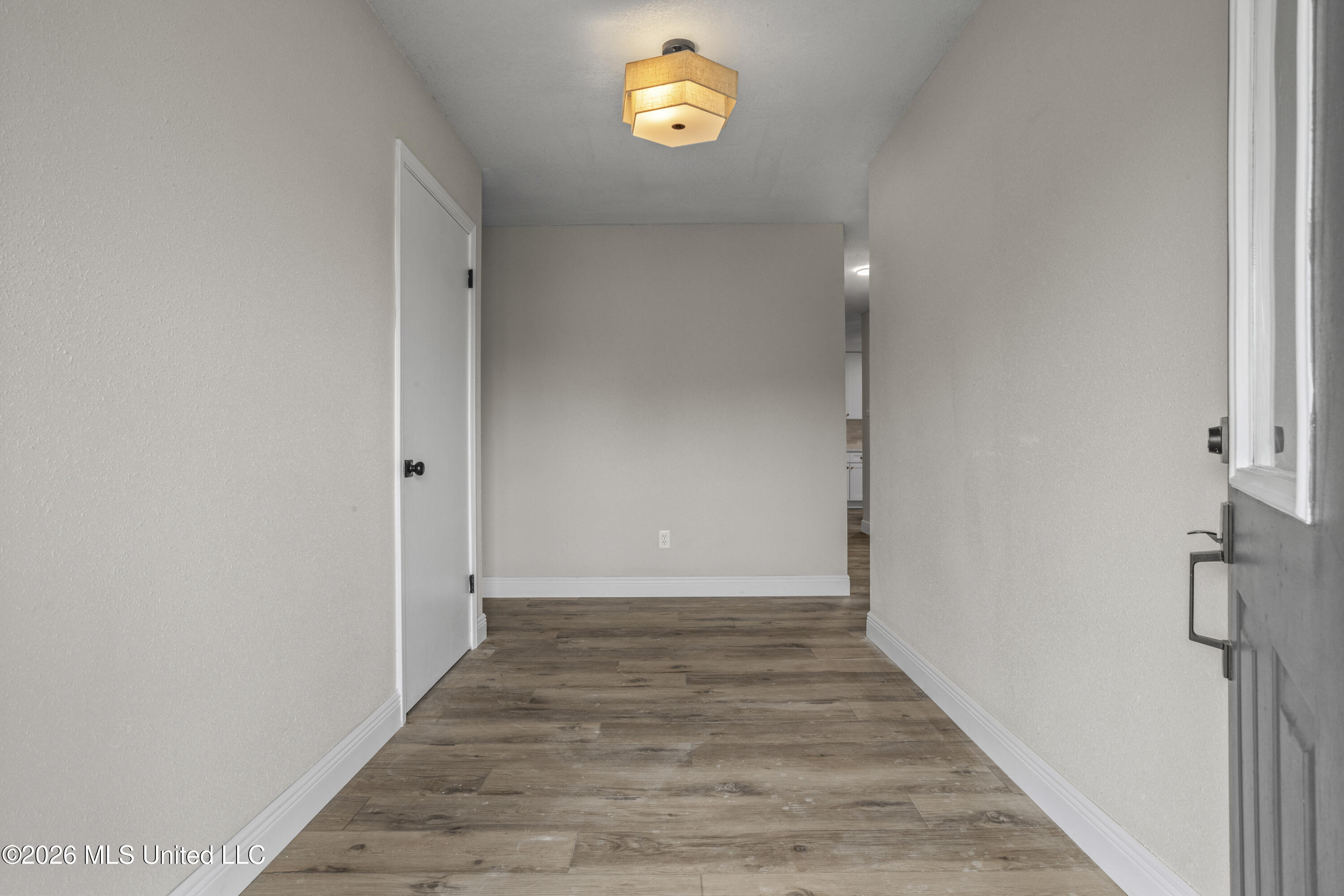 371 Lakeview Boulevard Property Photo 4