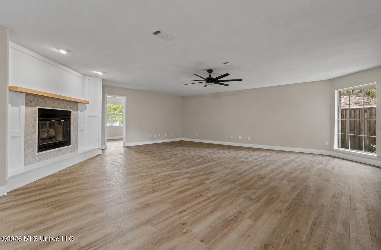 371 Lakeview Boulevard Property Photo 7