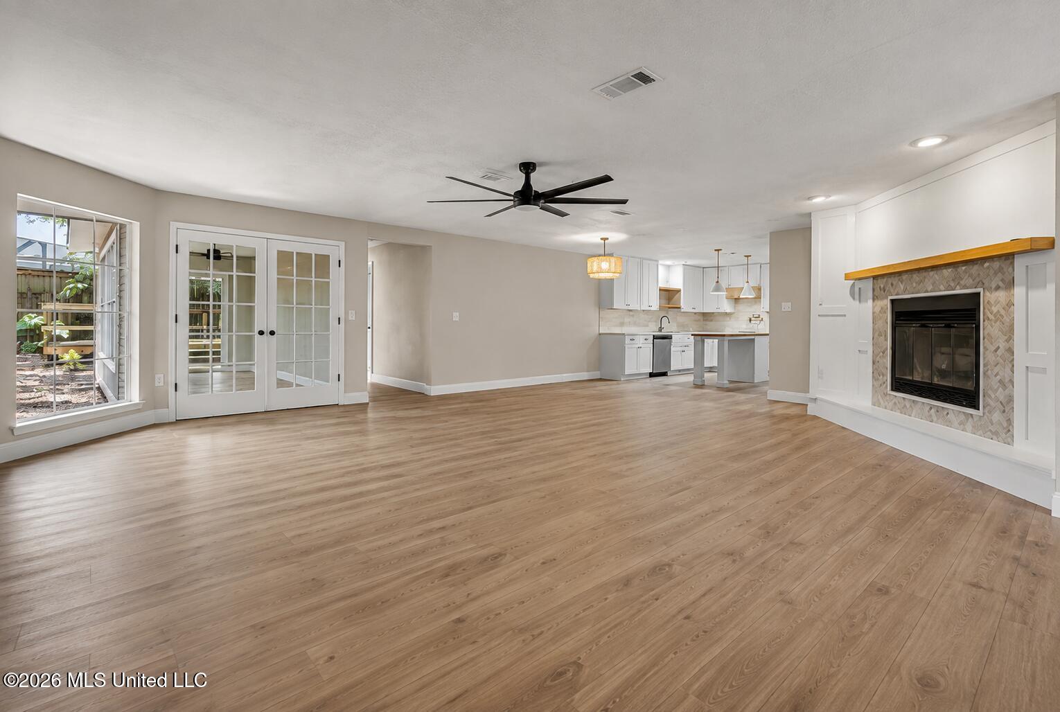 371 Lakeview Boulevard Property Photo 8